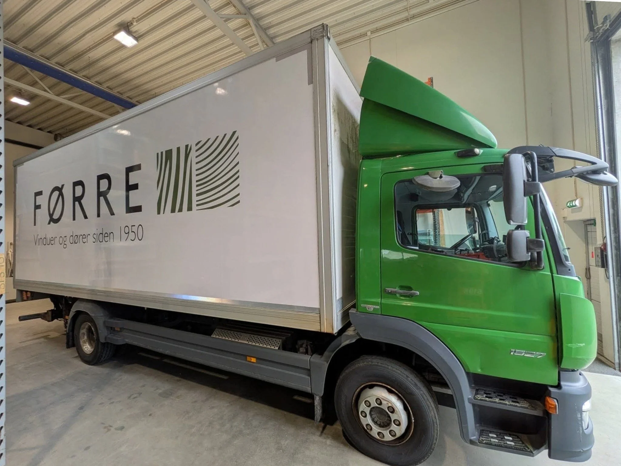 Lastebilen til @forrevindu fikk seg en liten makeover hos oss 🚛

En lastebil tilbringer mye tid p&aring; veien, og den kan like gjerne gj&oslash;re jobben for bedriften mens den kj&oslash;rer. Med bildekor s&oslash;rger du for at kj&oslash;ret&oslas