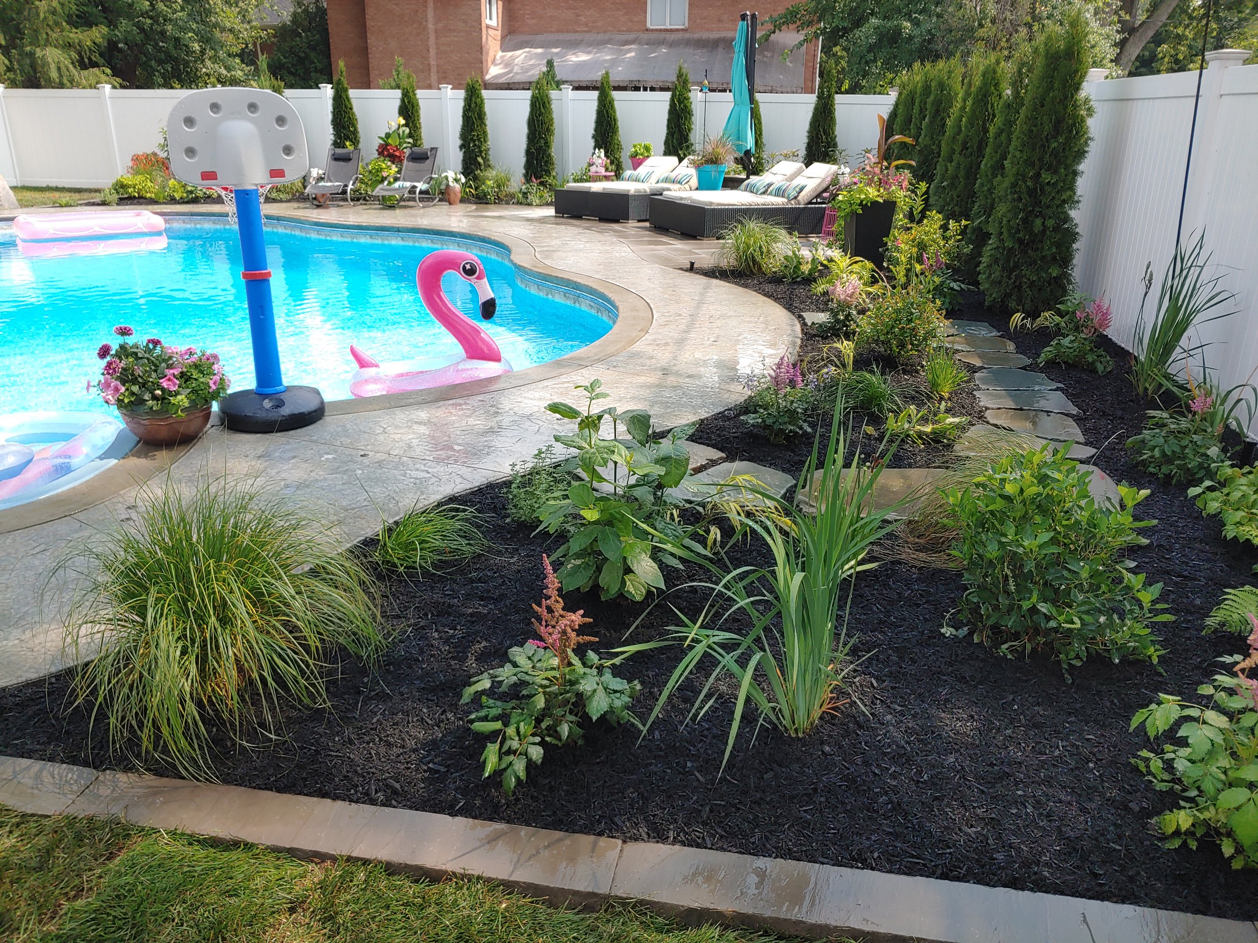 Poolside Garden Lounge
