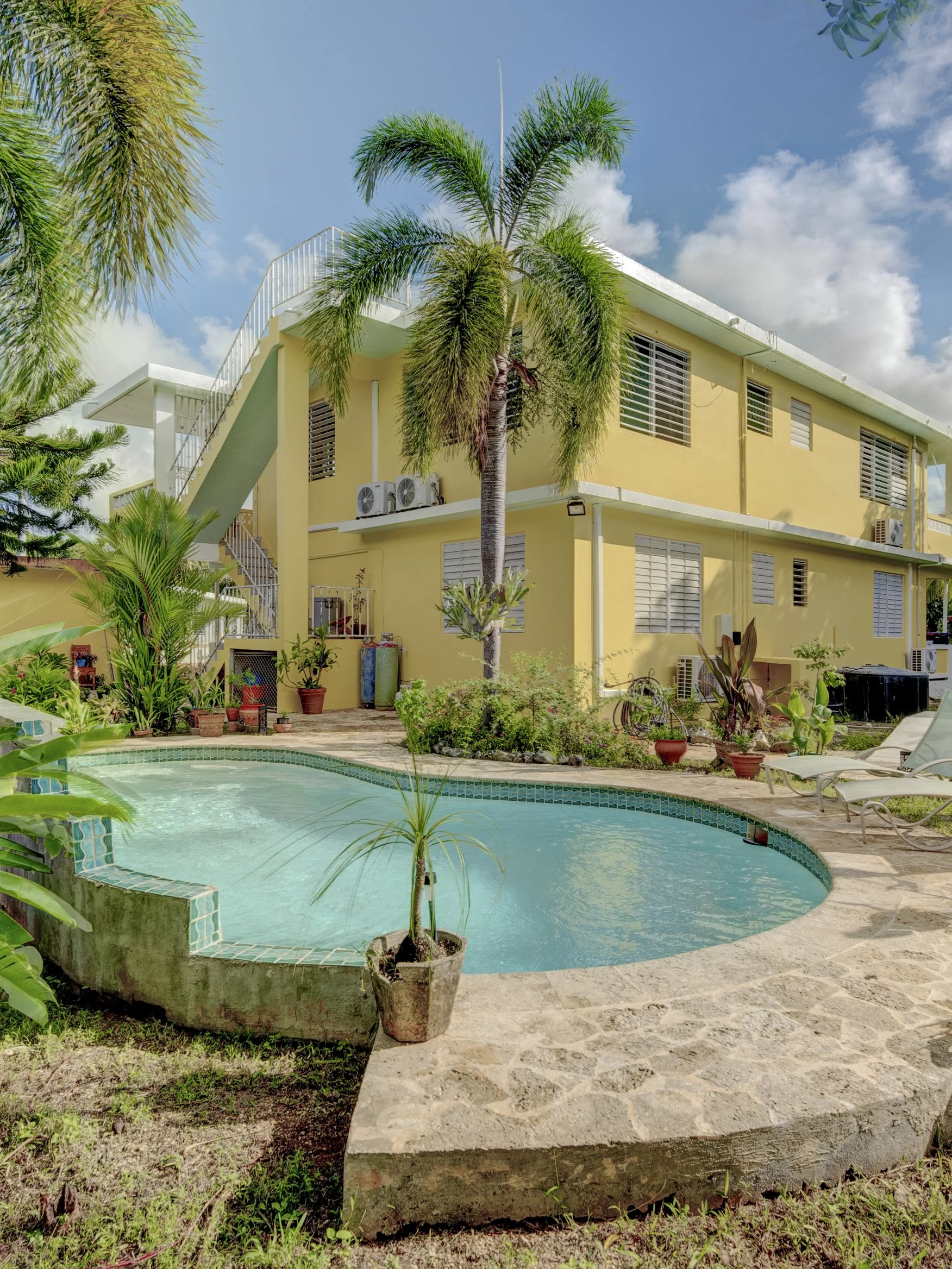 Ceiba_PoolView_Portrait-3x4.jpg