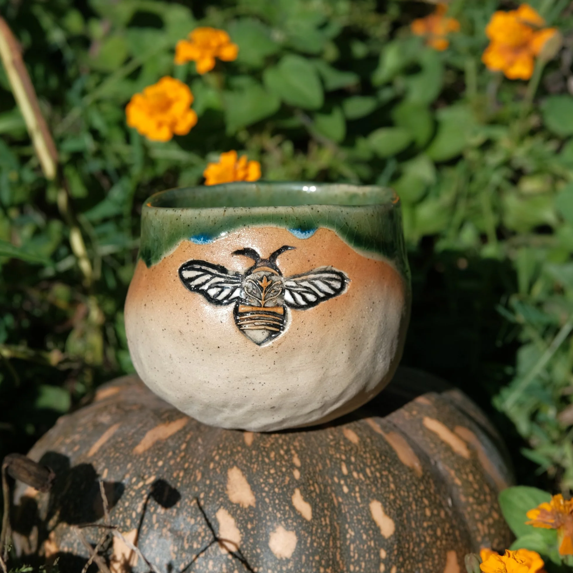 Bee Hug Mug