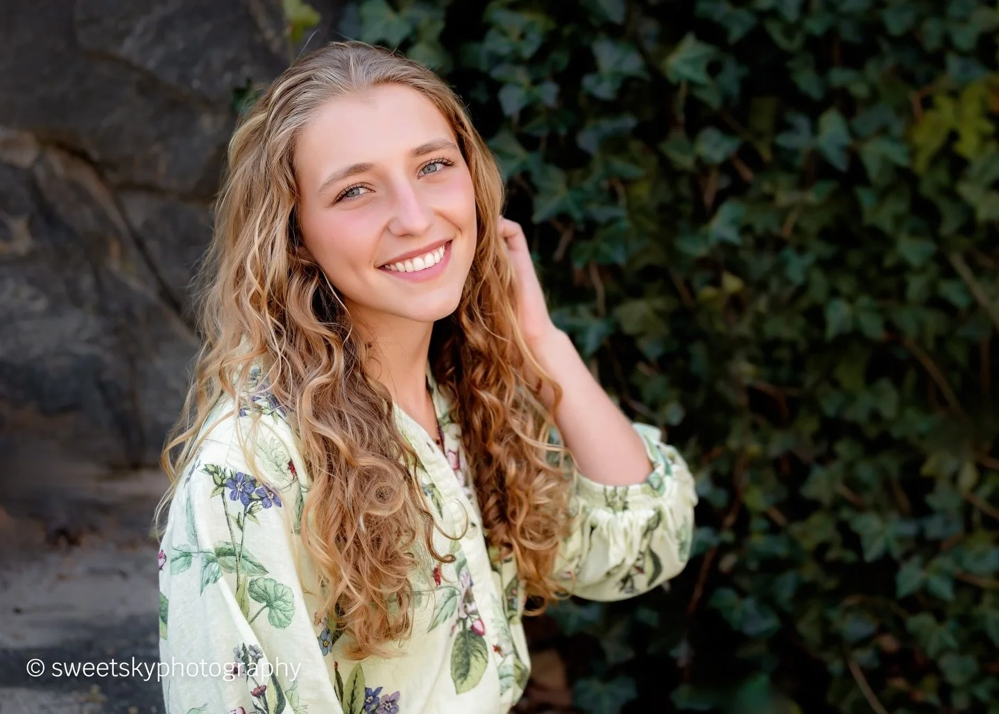 &ldquo;Behind you, all your memories; Before you, all your dreams; Around you, all who love you; Within you, all you need.&rdquo; 🎓🩷

c/o 2026! #atlantaseniorportraits #atlantaseniorphotographer #atlantaseniorpictures #atlantaseniorphotography #atl