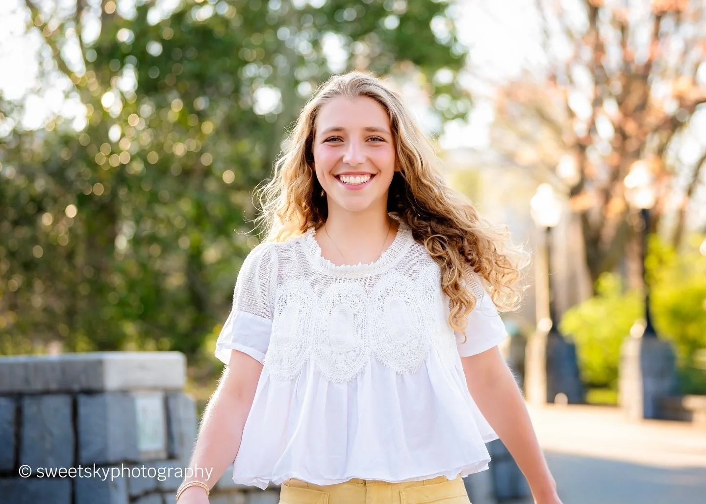 Congrats to beautiful Cece, C/O &lsquo;26!!🎓
&ldquo;What lies behind us and what lies before us are tiny matters compared to what lies within us.&rdquo; -Ralph Waldo Emerson

#seniorphotographer #atlantaseniorportraits #atlantaseniorphotographer #at