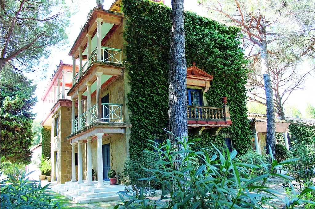 villa exterior.png