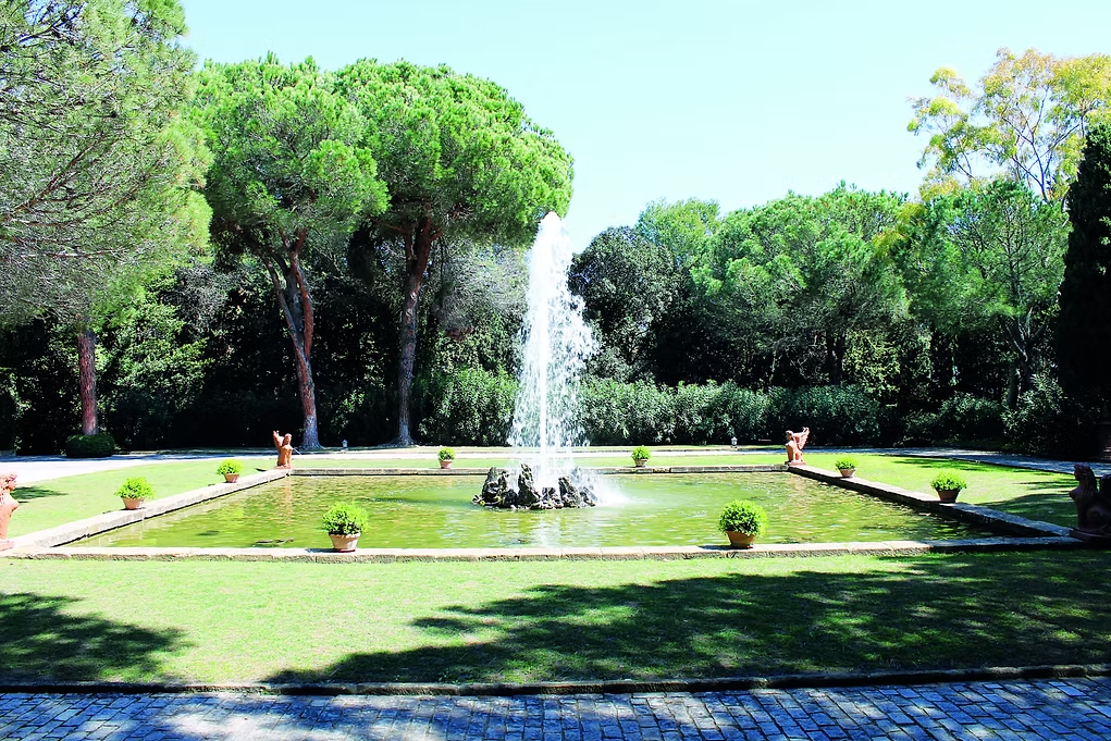 front fountain.png