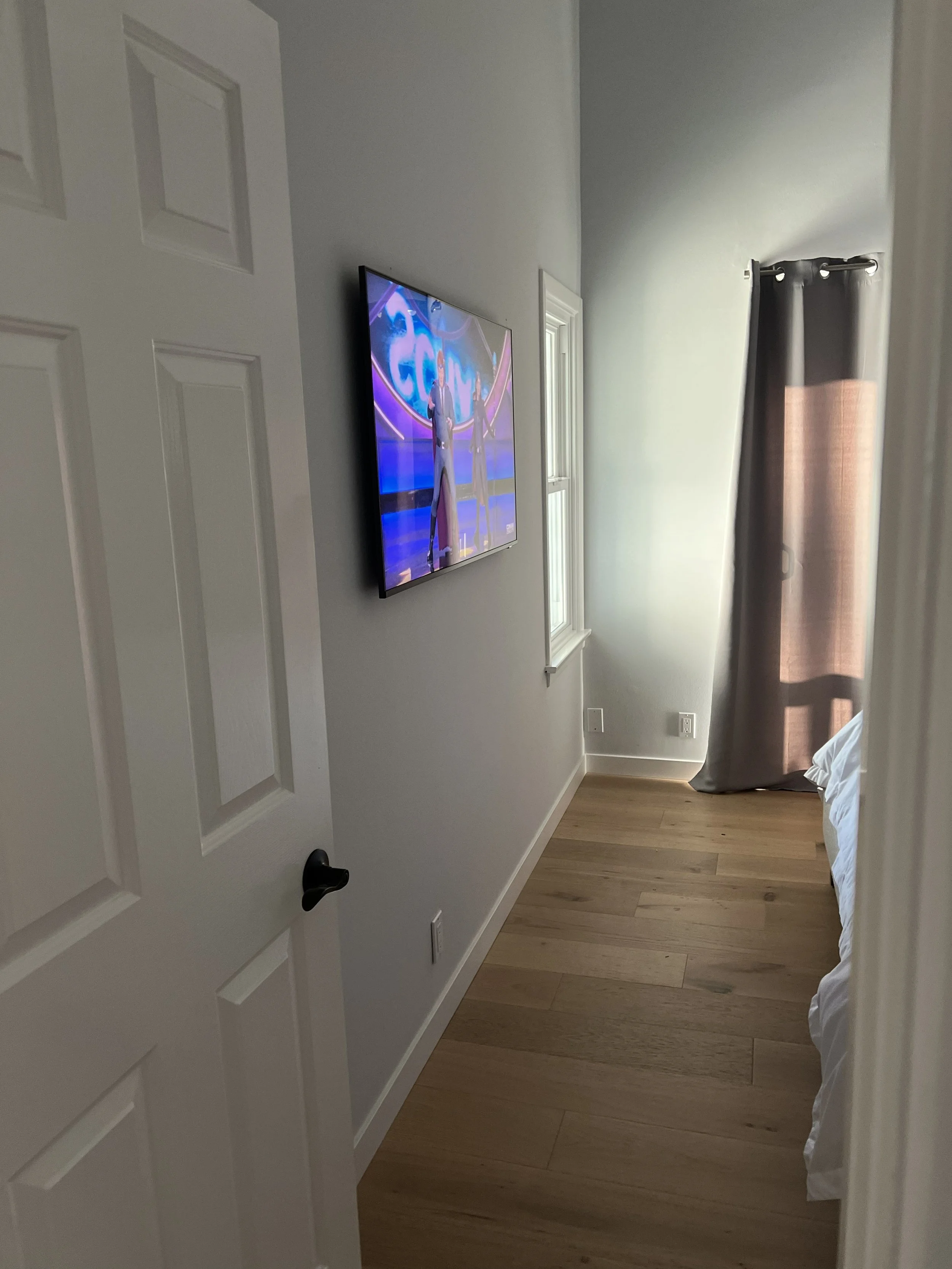 Installation/set-up of flat screen tv - located New Port Beach, CA