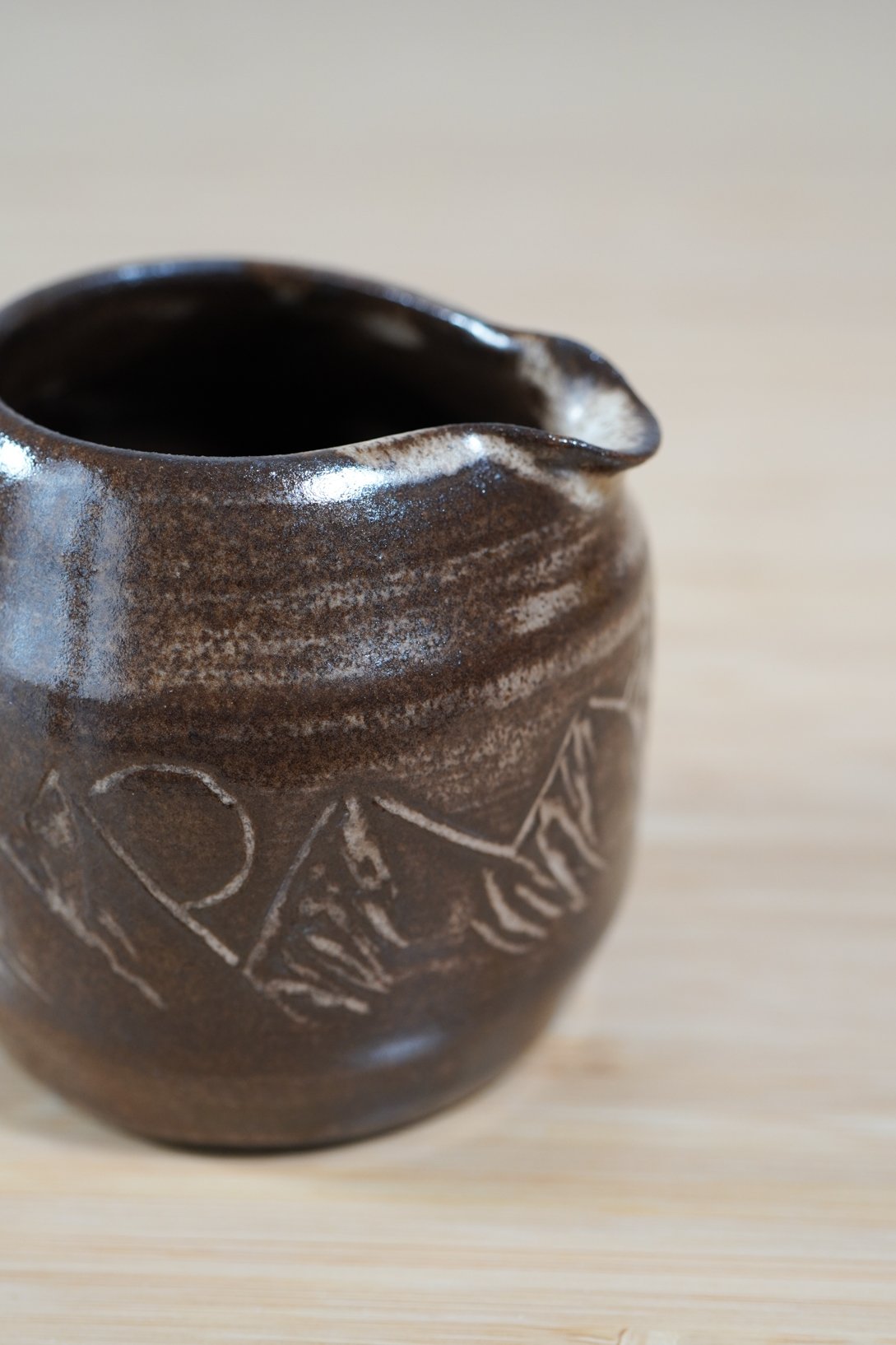 black_lamina_sauce_pot_detail.jpg