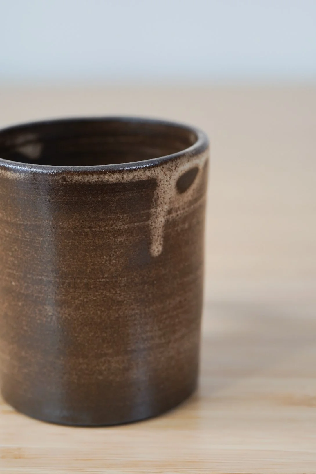 black_lamina_mug_2_detail.jpg
