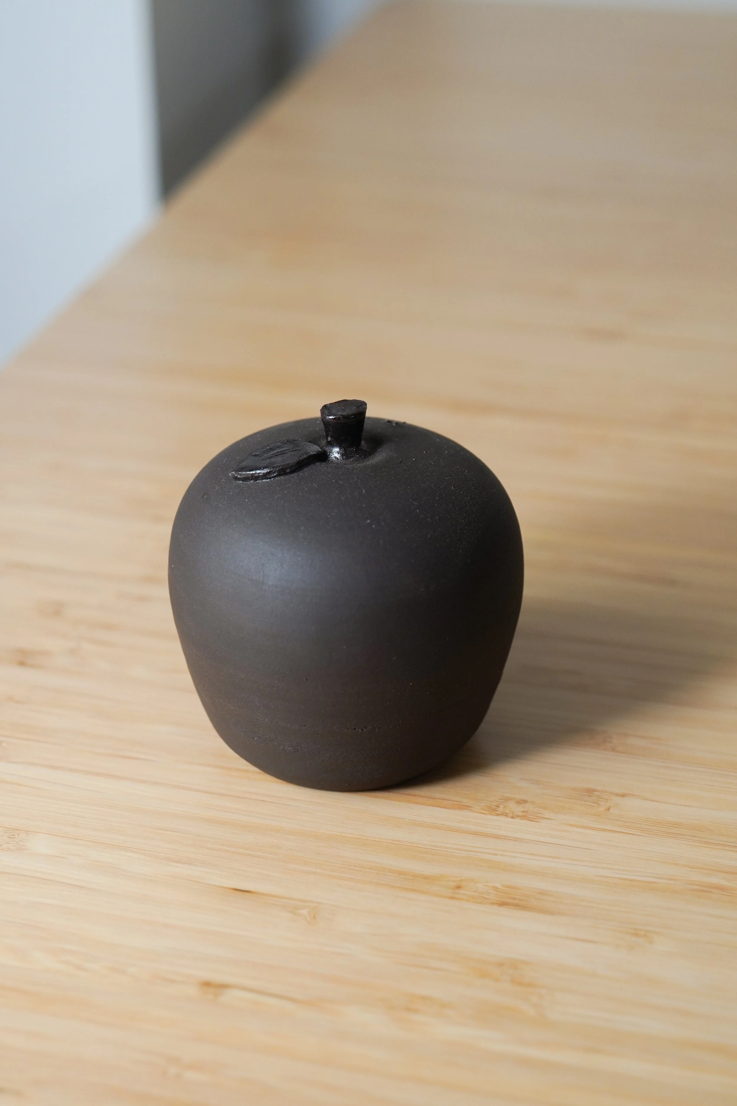 apple_incense_holder_light_001.jpg