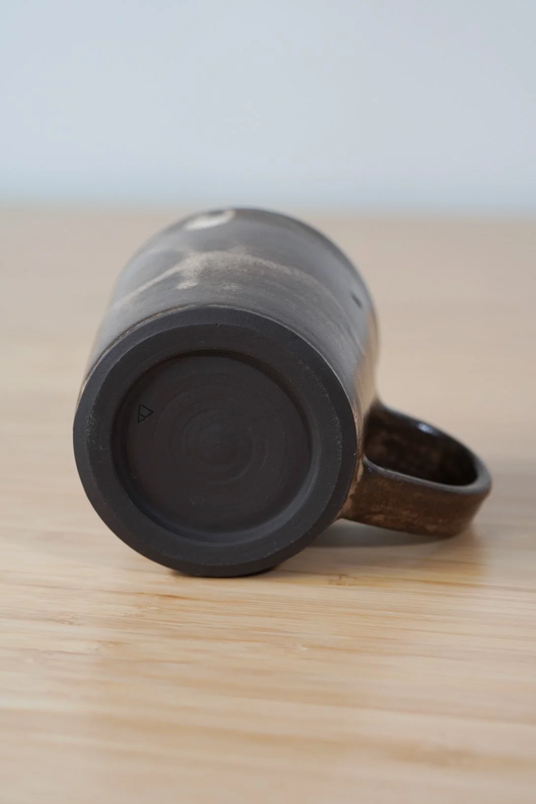 black_lamina_mug_bottom.jpg