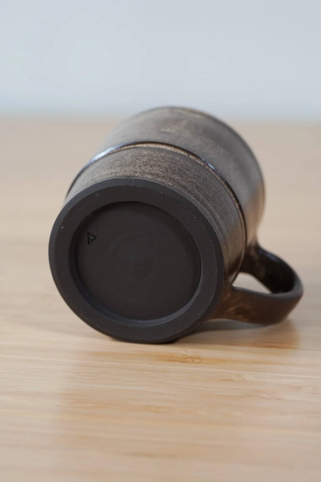 black_lamina_bevel_mug_2_bottom.jpg
