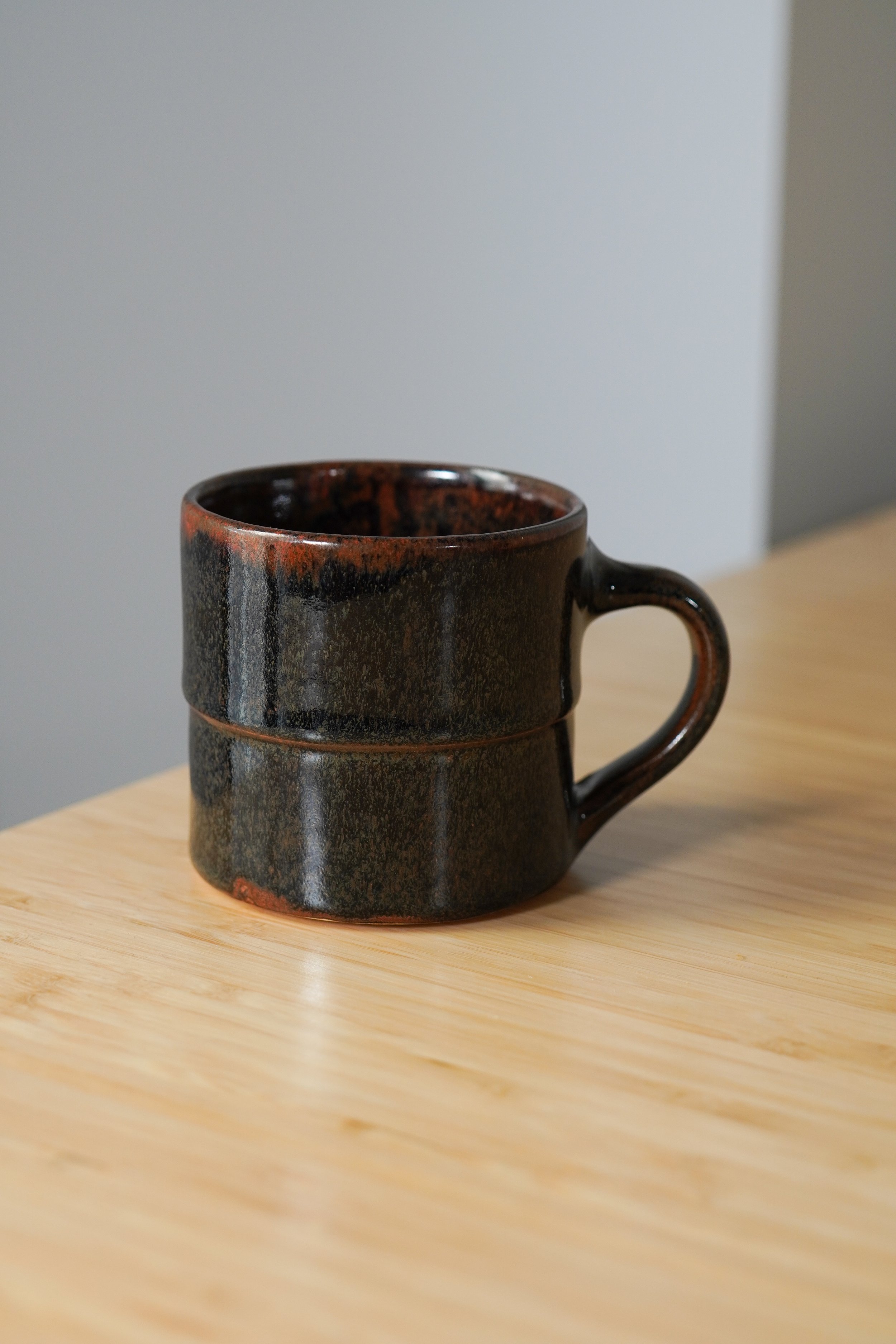 red_tenmoku_mug_001.jpg
