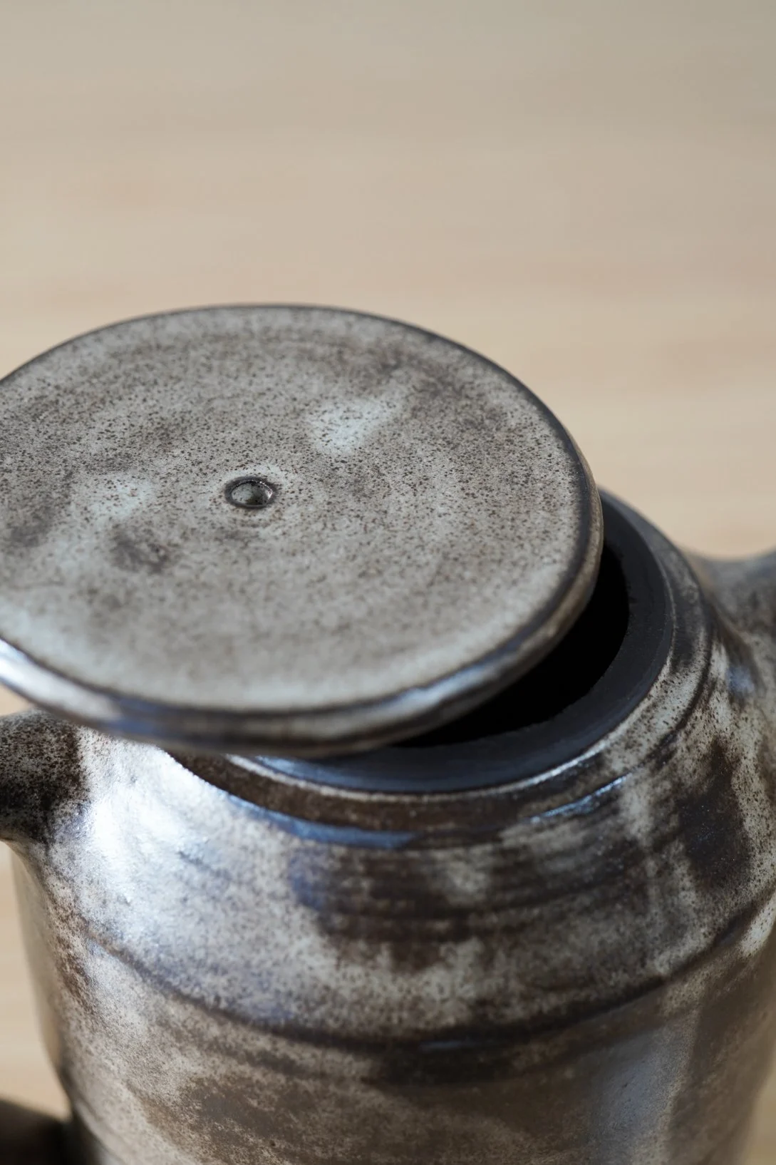 bl_teapot_lid.jpg