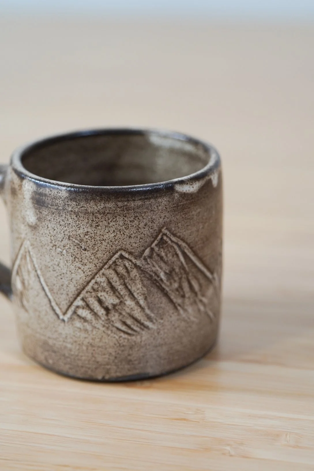 baby_mountain_mug_detail.jpg