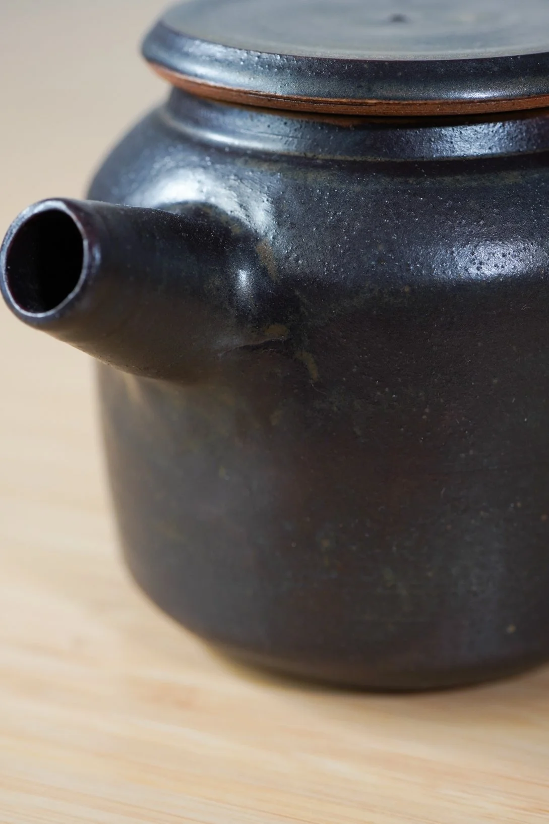 tenmoku_teapot__crack.jpg
