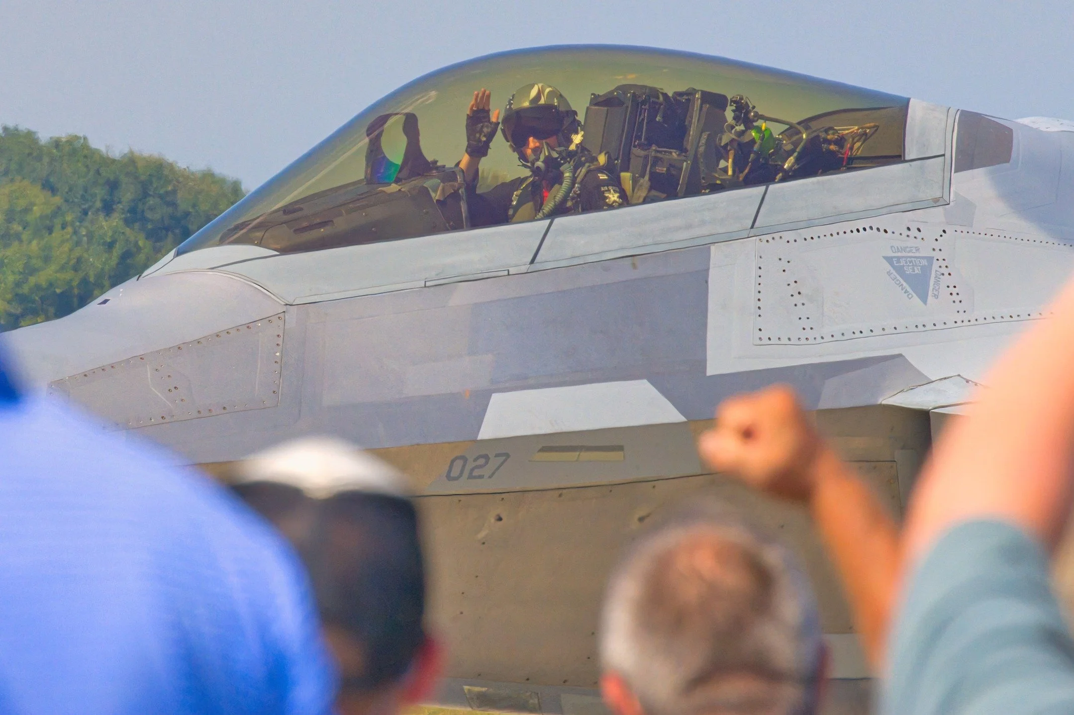 With the big announcement of @mrs.hannahletourneau &amp; @lazletourneau having their new little wingman joining the @f22demoteam family.

It is only fitting to drop this post for the man himself and the mighty Raptor.

Oh, lets be real though.... Han