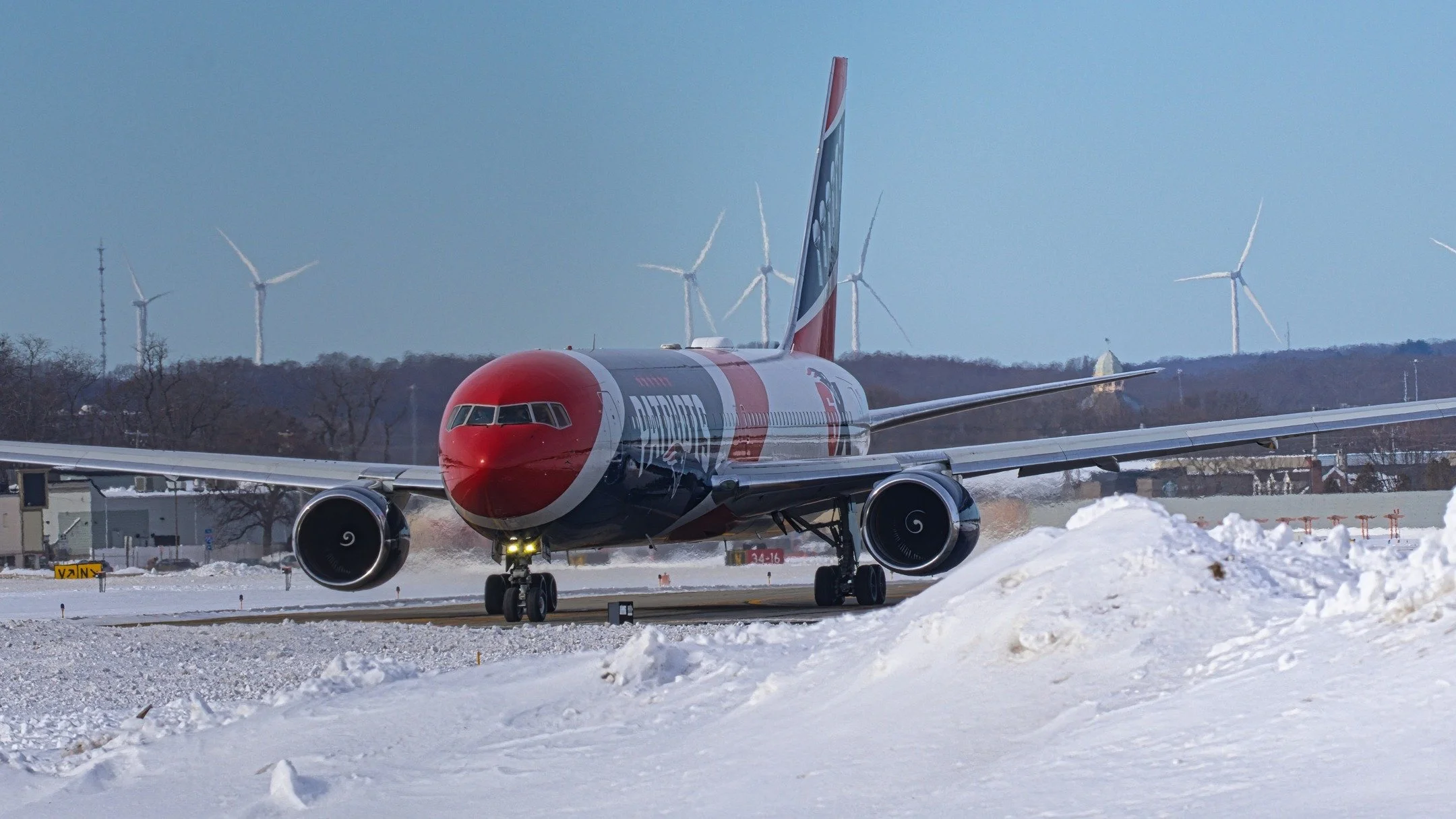 @patriots departure post part 2!

Taxiing to Runway 05 right past their ever faithful fans. I loved seeing the detail in the tail trophies, each one lists the correct SB#.

I am crossing all my fingers &amp; all my toes that Mr. Kraft will be having 