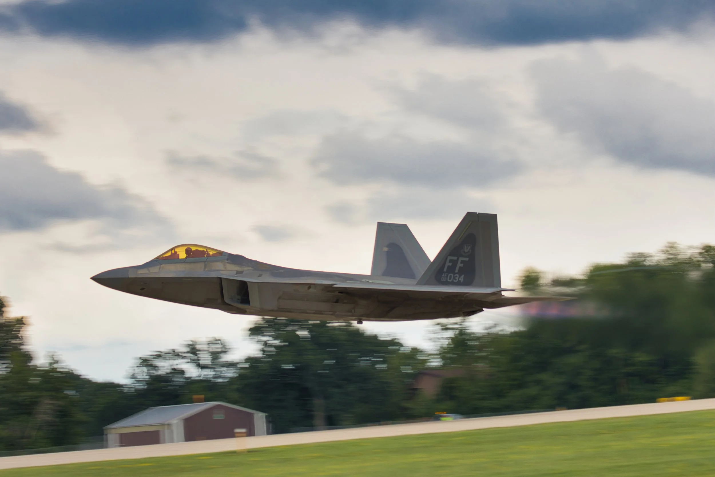 Raptor Takeoff 2.jpg