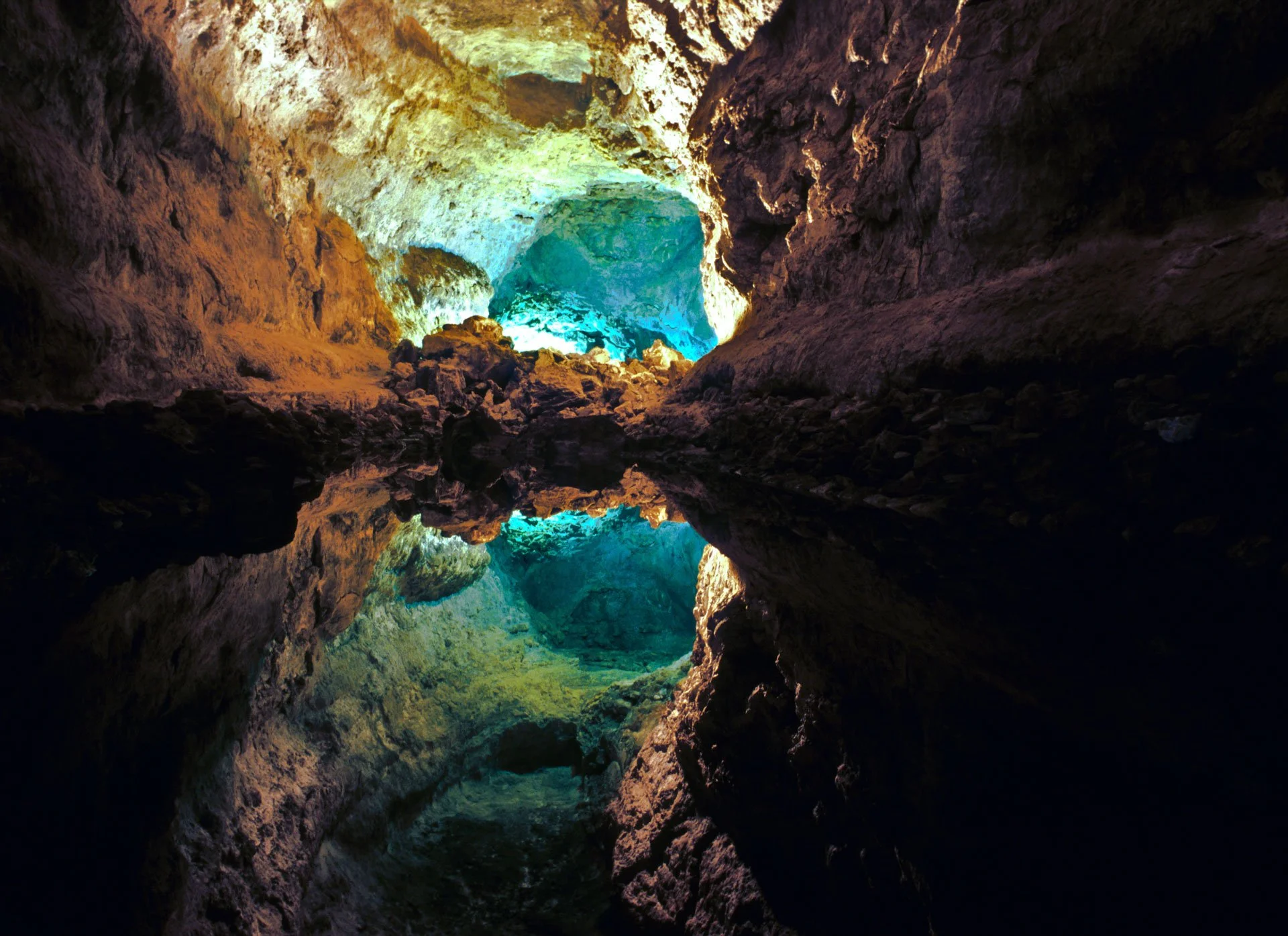 CUEVA DE LOS VERDES