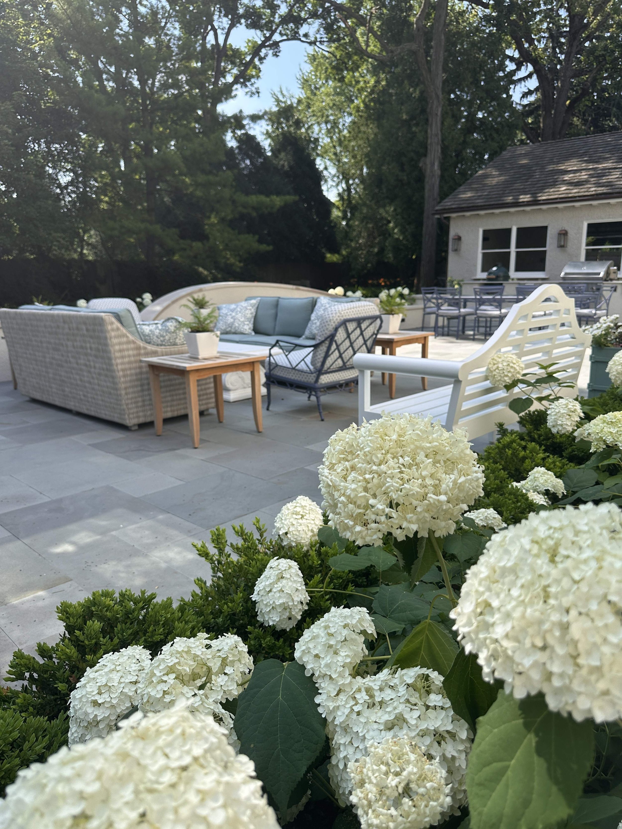 Paver patio and plantings in Lincolnshire, IL