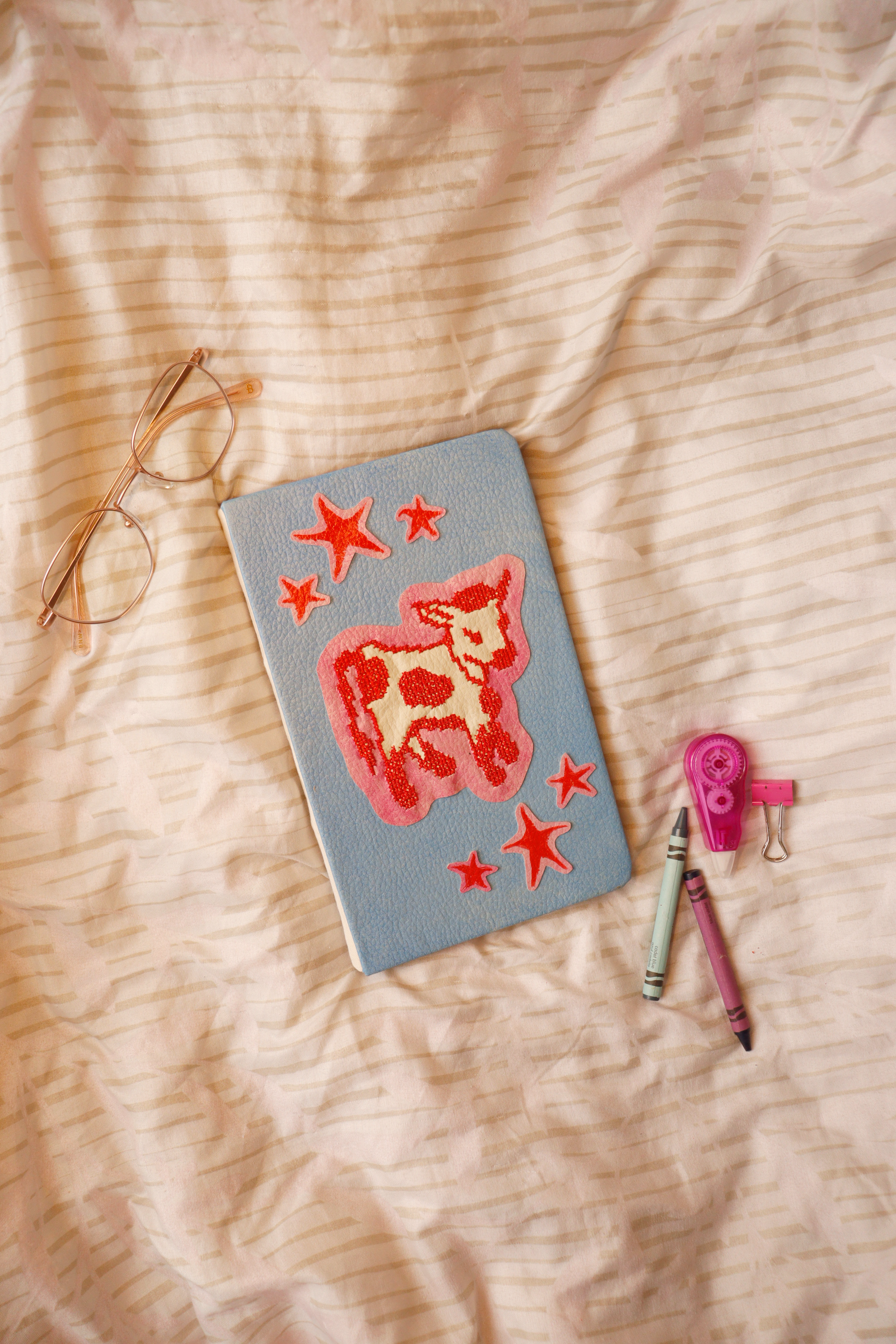 Journal 1/2 carta de polipiel con bordado de vaca