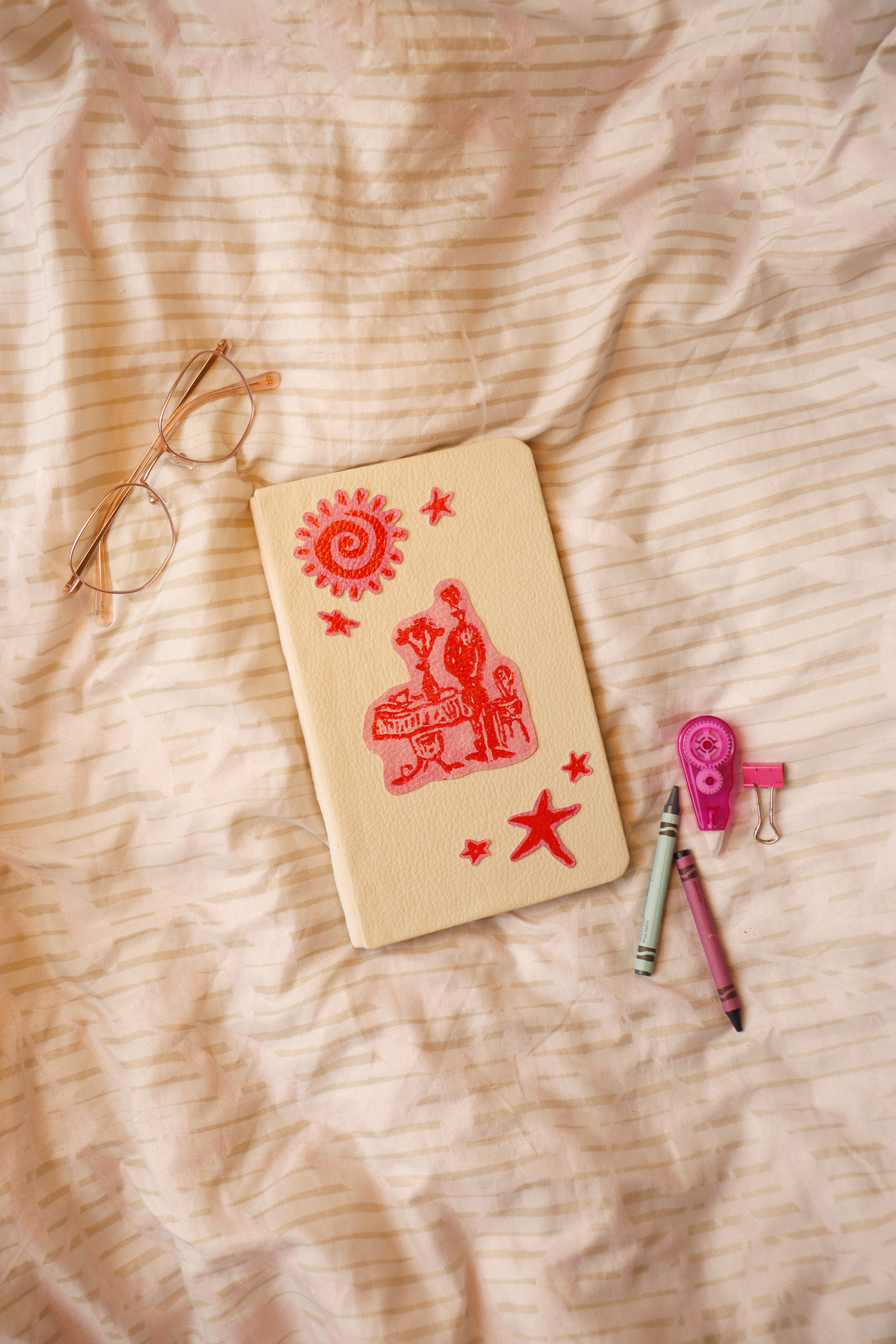 Journal 1/2 carta de polipiel con linograbado de mesero francés