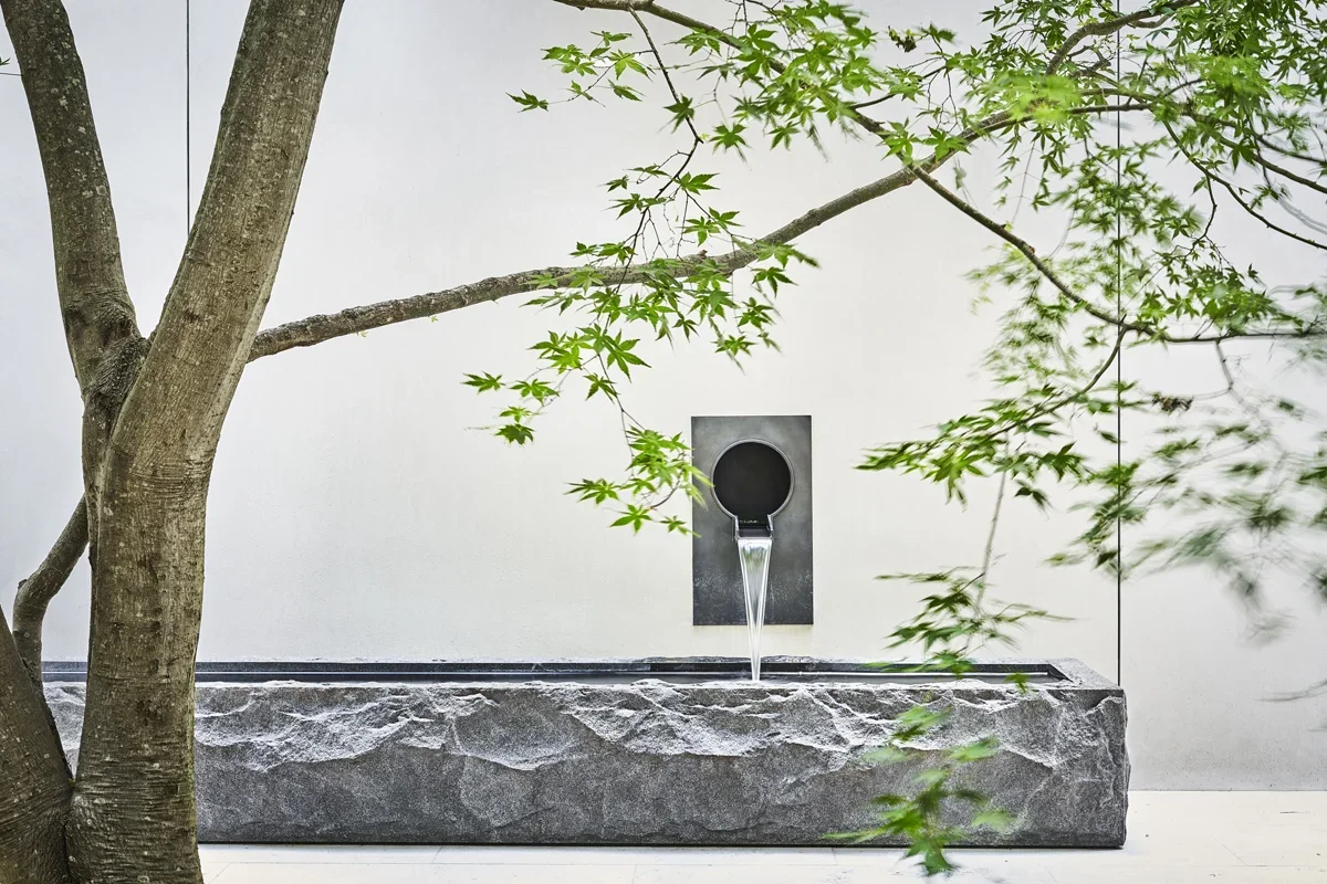 KHOYT_060706_residence_shot06.jpg.webp