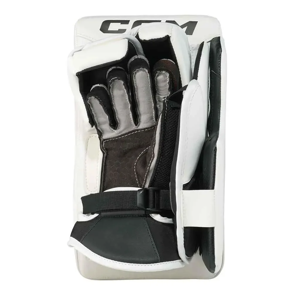 ccm-axis-xf-goalie-blocker-senior.webp