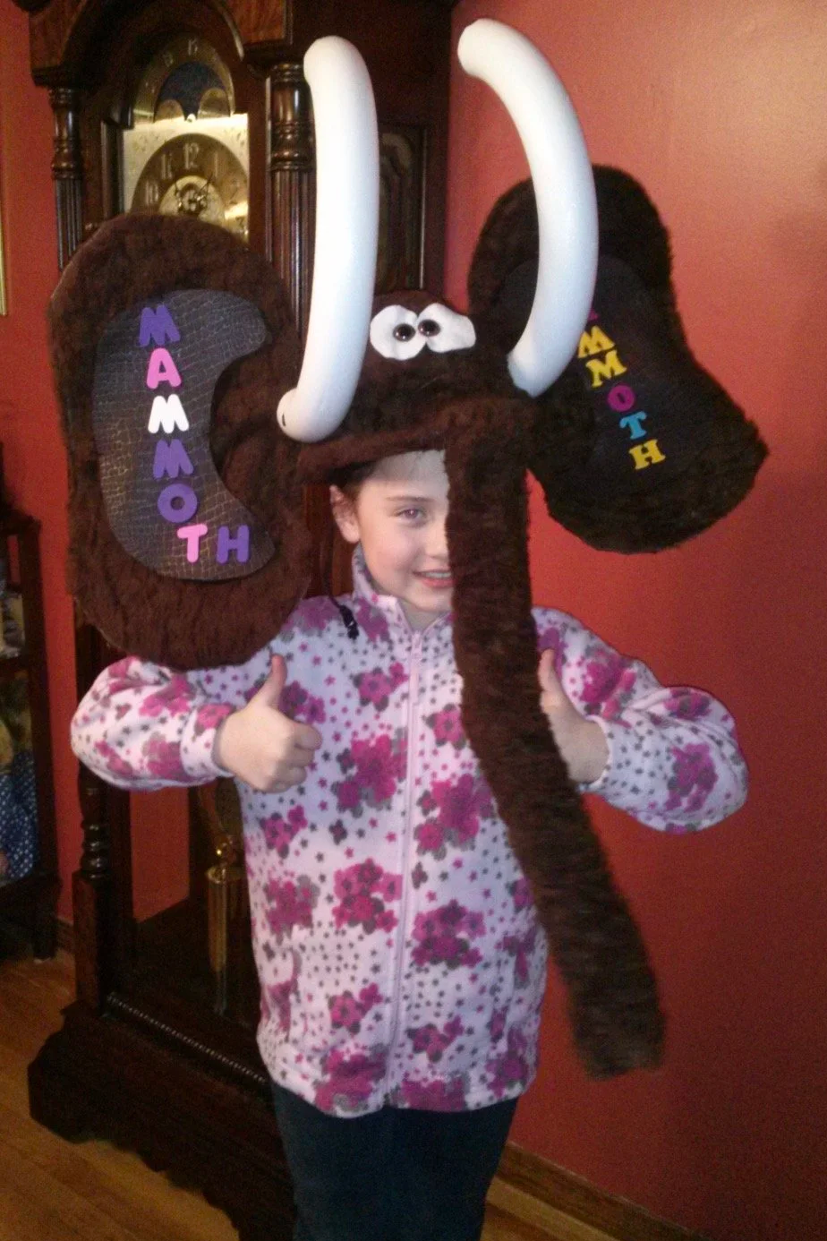 Young girl with a large hat