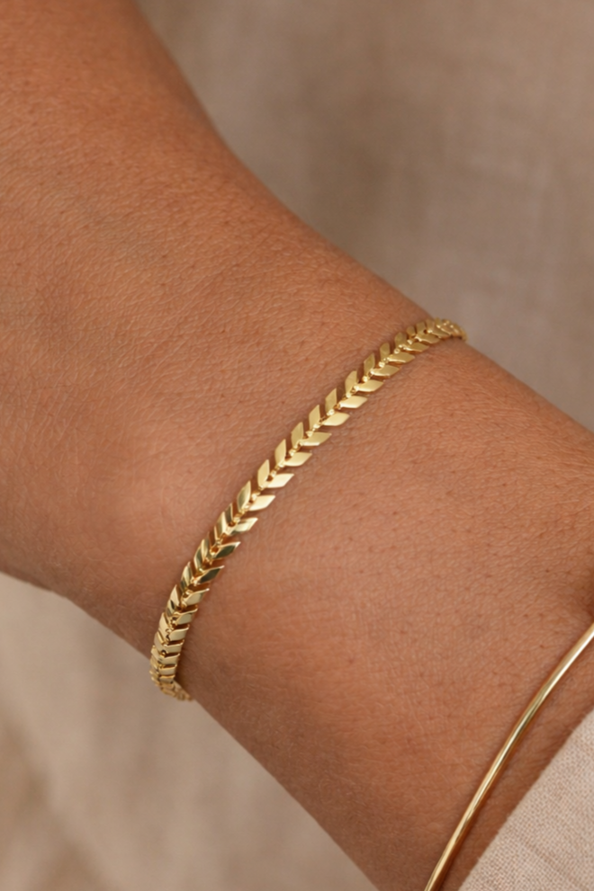 Selah gold chevron chain bracelet, minimalist 18k gold PVD stainless steel bracelet for everyday wear