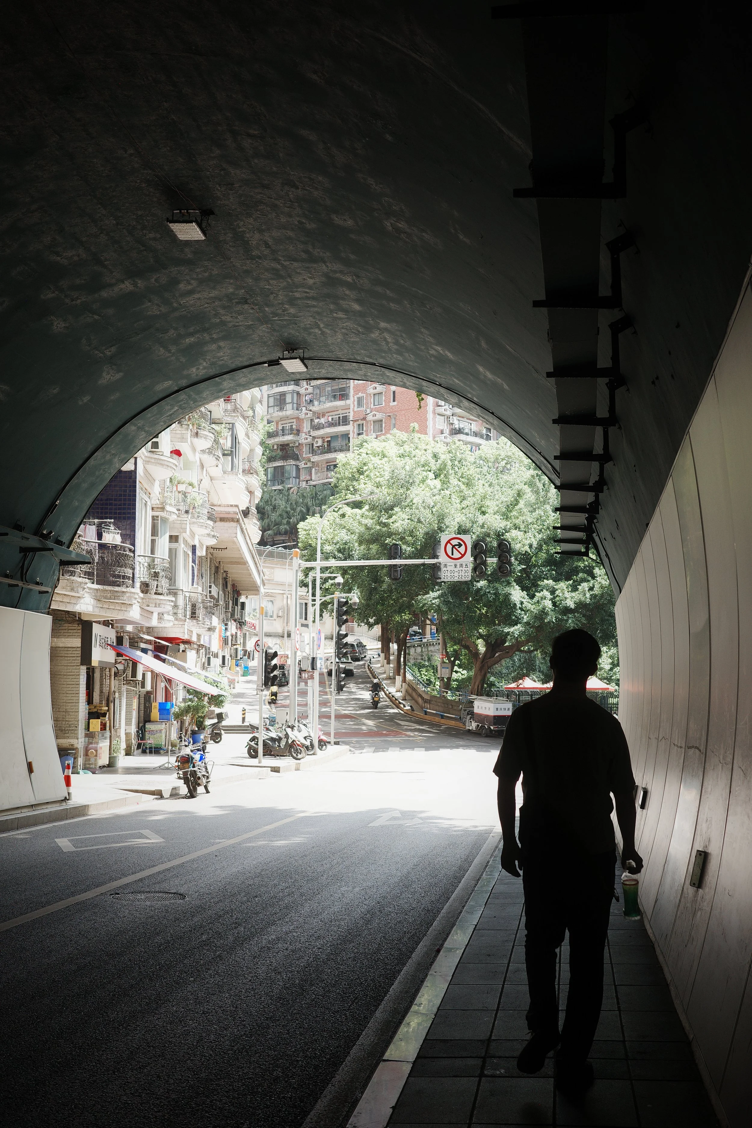 Walking in Chongqing's local neighborhood