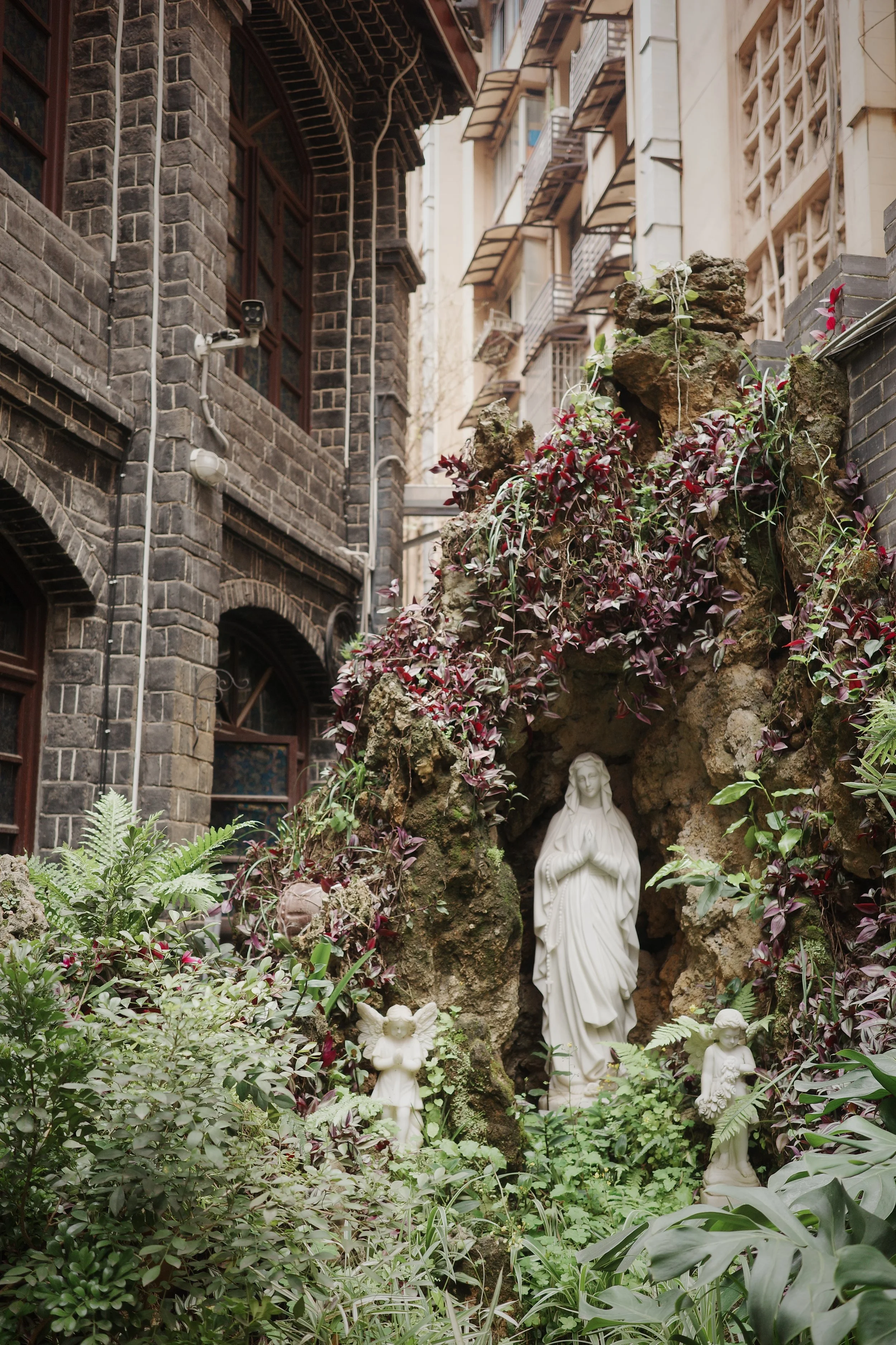 la Sainte Vierge à la cathédrale Saint-Joseph à Chongqing