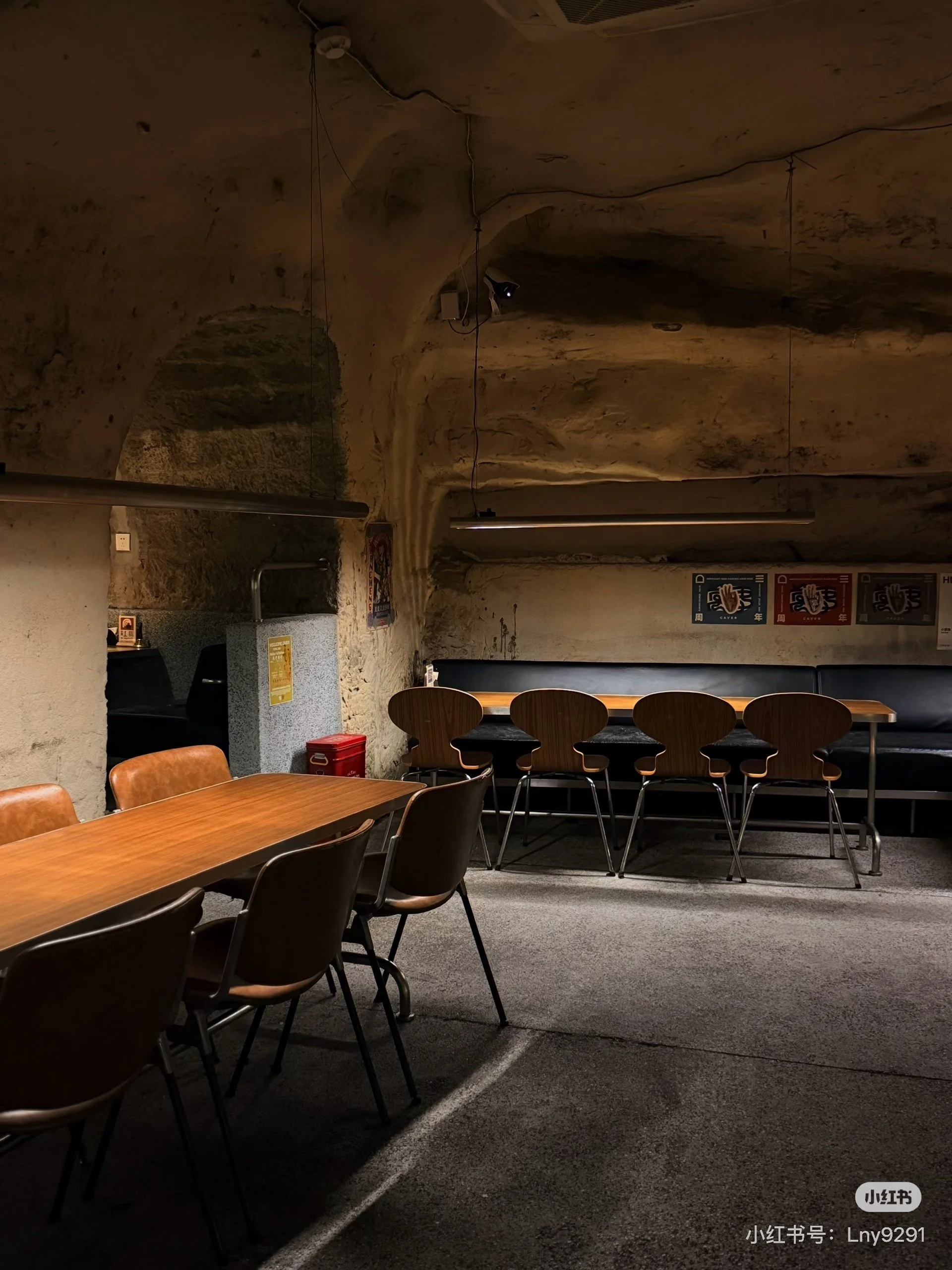 Caver, a Chongqing bar hidden in bunker