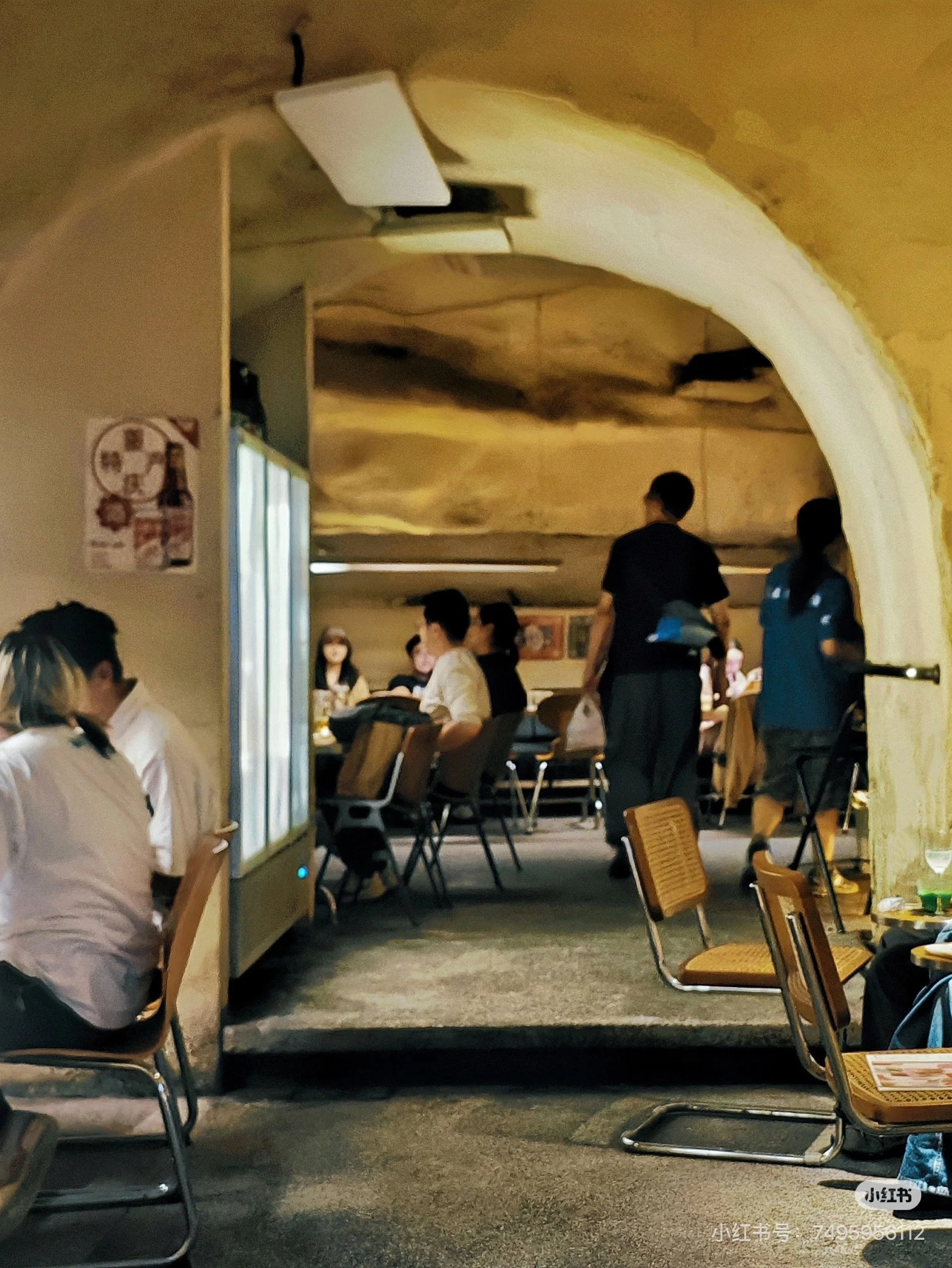 The special Chongqing bar hidden in the bomb shelter
