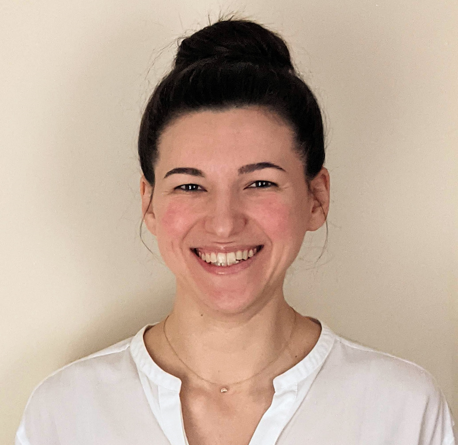katerina vujic health coach artistic athlete health collective smiling