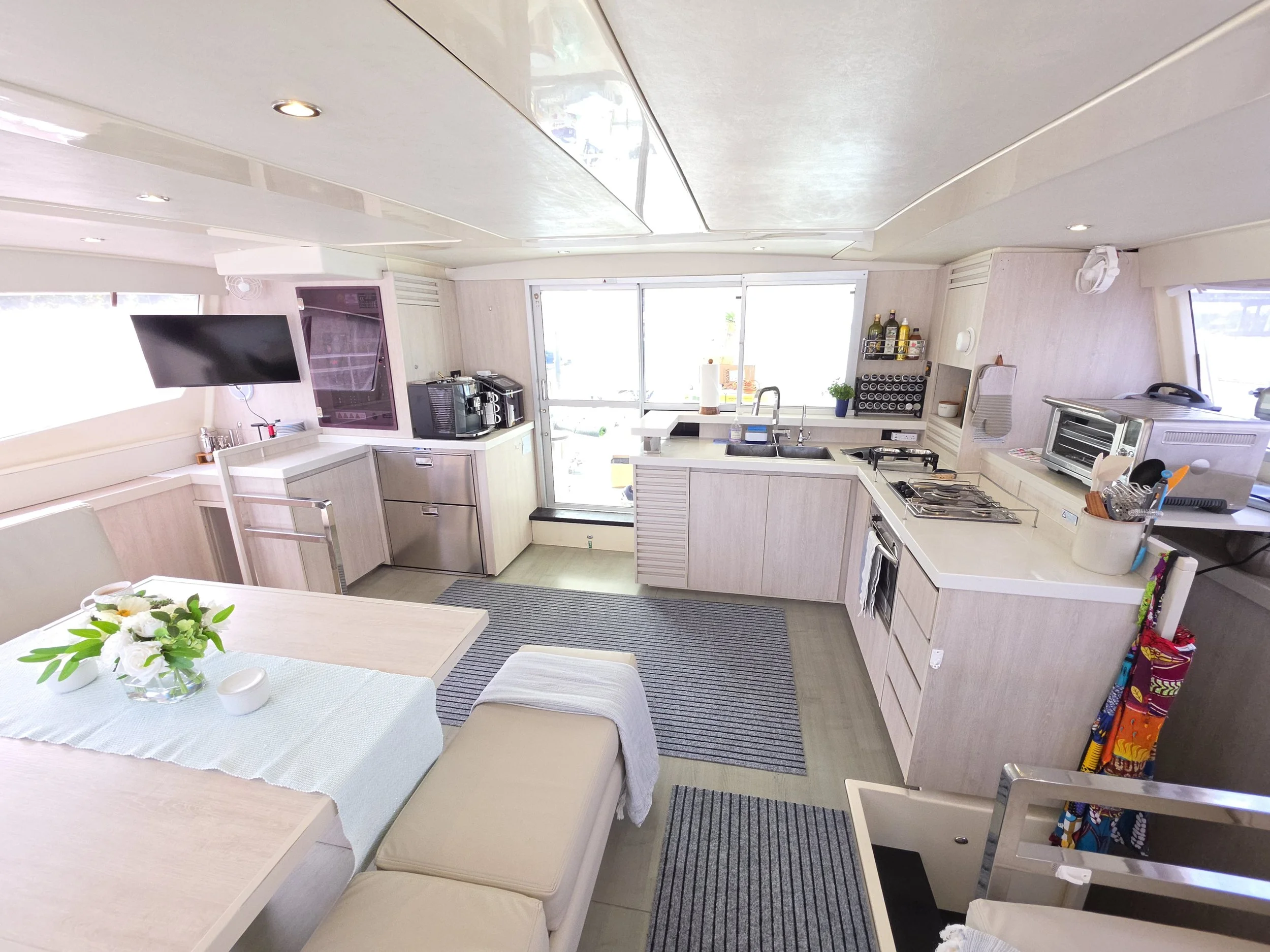 Salon/Galley