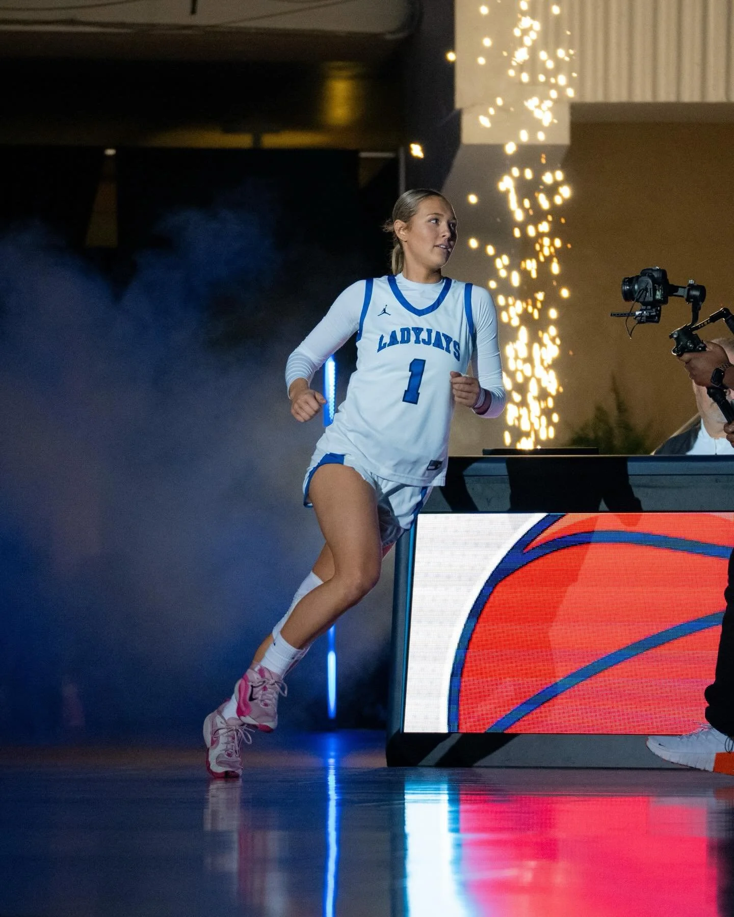 Your Minnesota West Ladyjays! 🐦🎤

#njcaawbb #njcaanationalchampionship #sonya7ıv