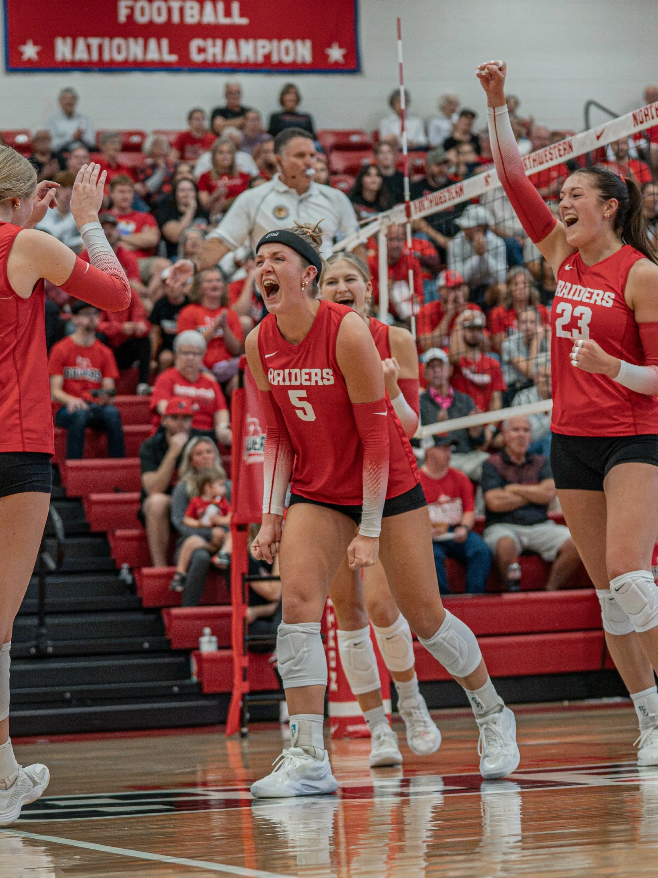What a top 3 win looks like 😤

#naiavolleyball #nwcraiders #sonysportsphotographer