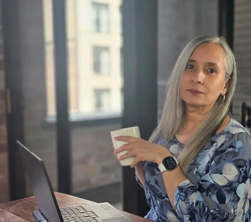 Nina Diaz in a working environment, ready to help your business succeed.