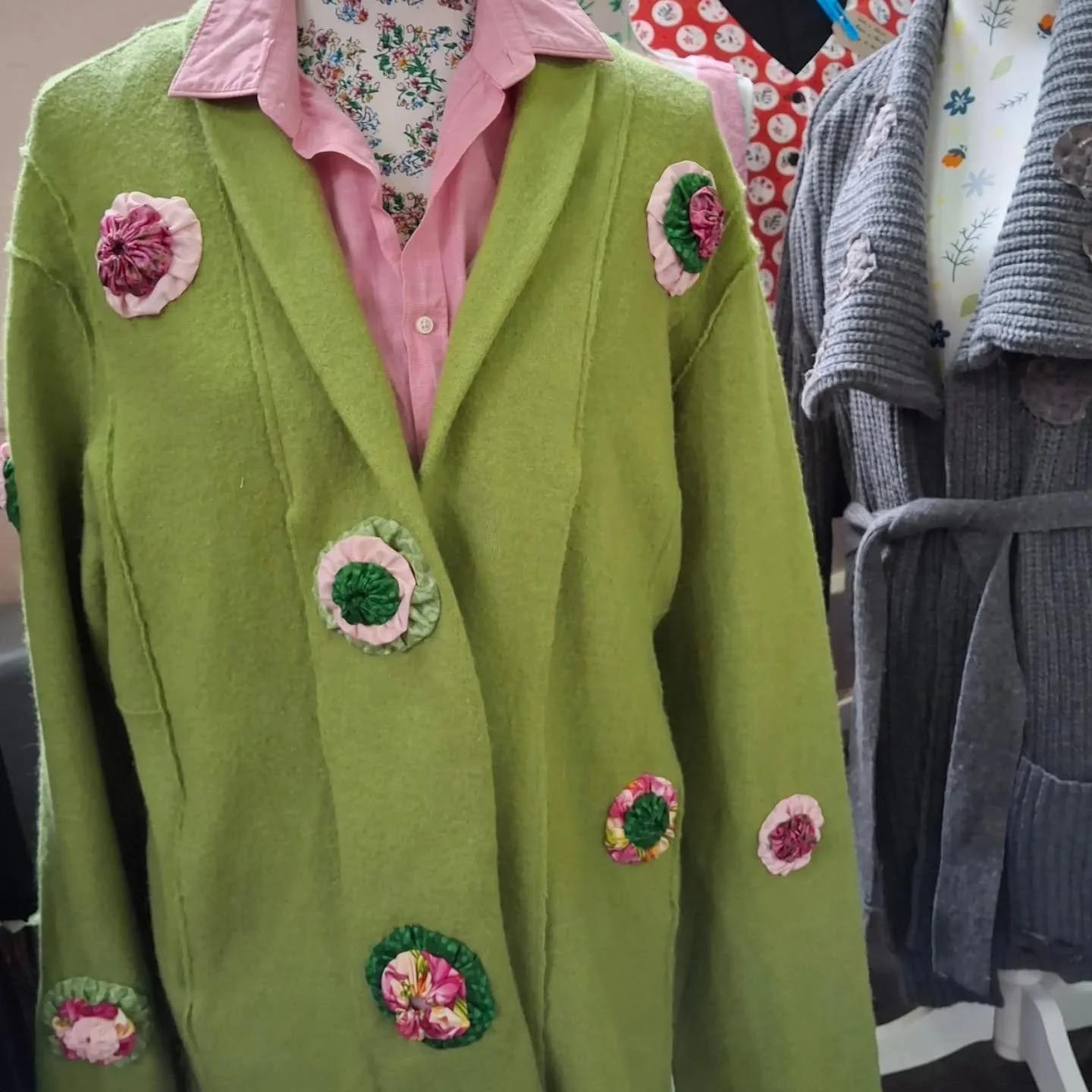Loving these pinks and greens together! Another moth-munched cardigan, with a creative solution from @verity.wolfenden. Verity made Suffolk puffs from pretty coordinating fabrics and used them to hide the holes - but ended up with a fabulous new look