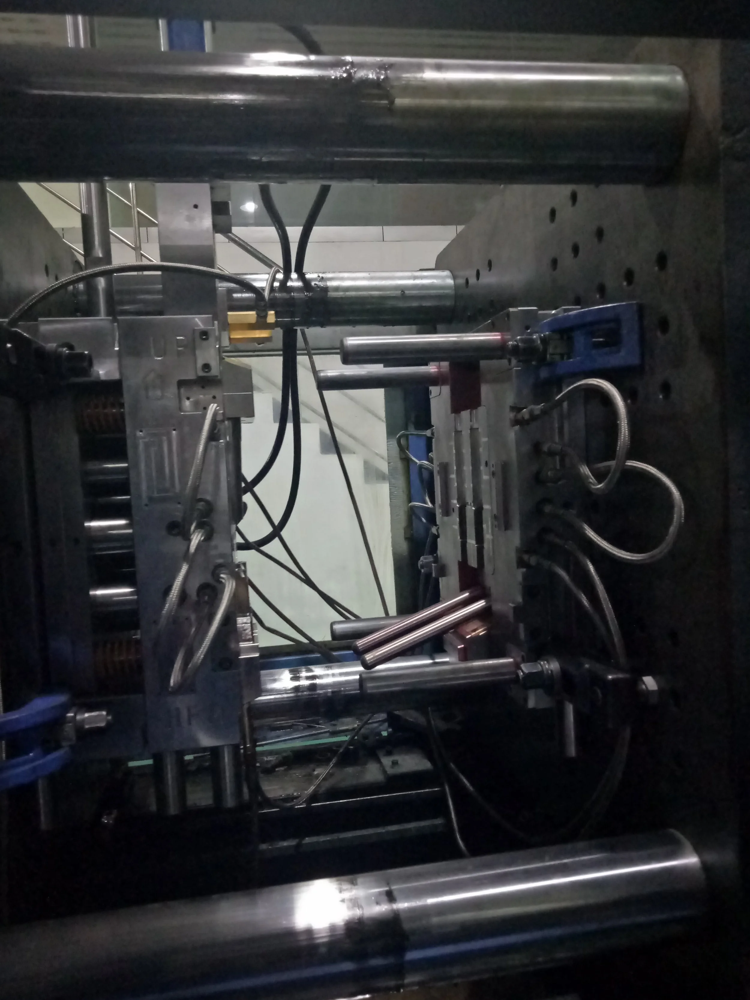 Injection moulding machine.  Manufacturing in China.