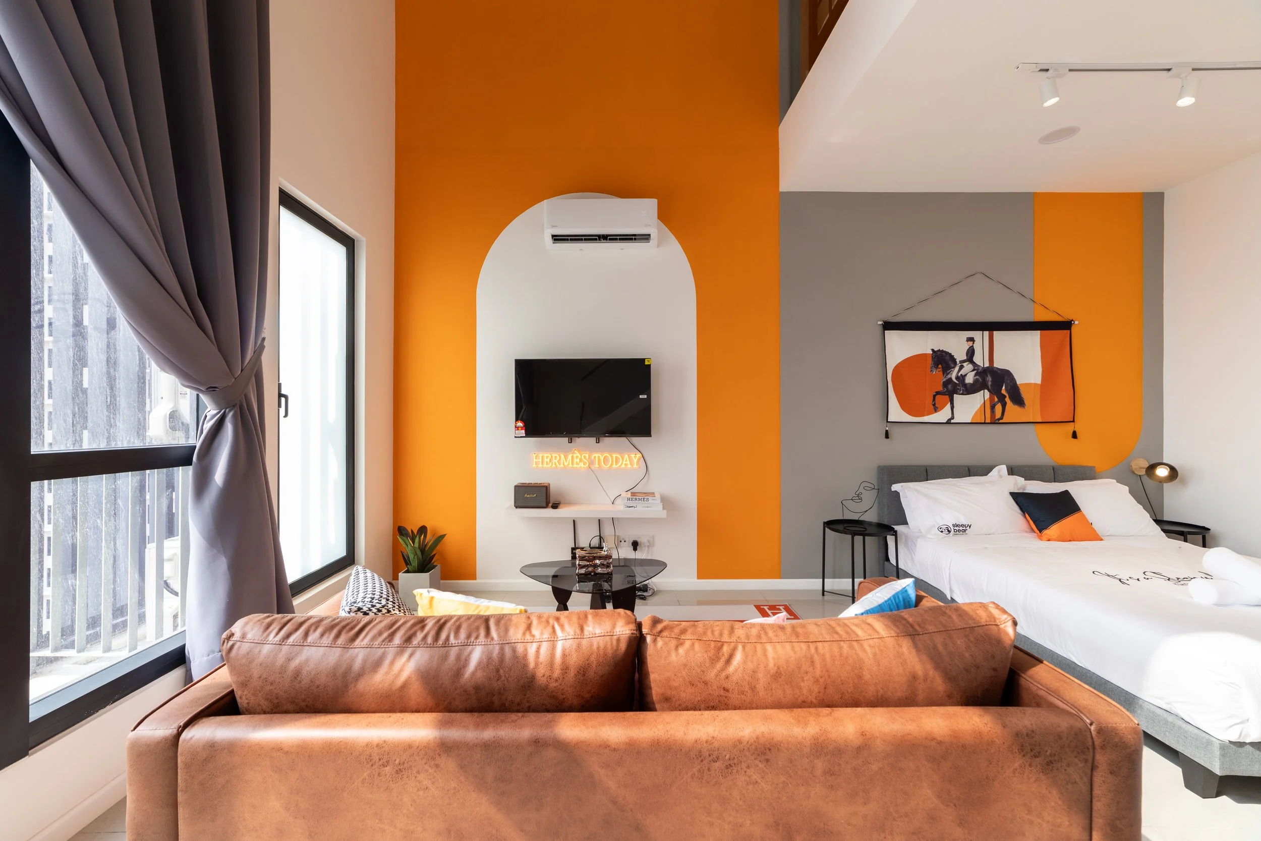 Artistic Stays: Scaling Unique Short-Stay Experiences at Arte Star &amp; Solaris