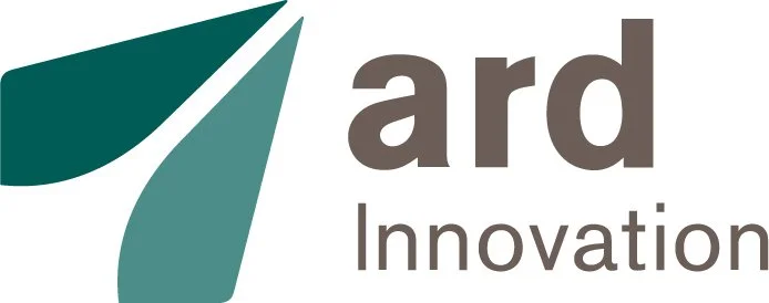 Logo med en stylisert bladform og teksten "7 ard Innovation"