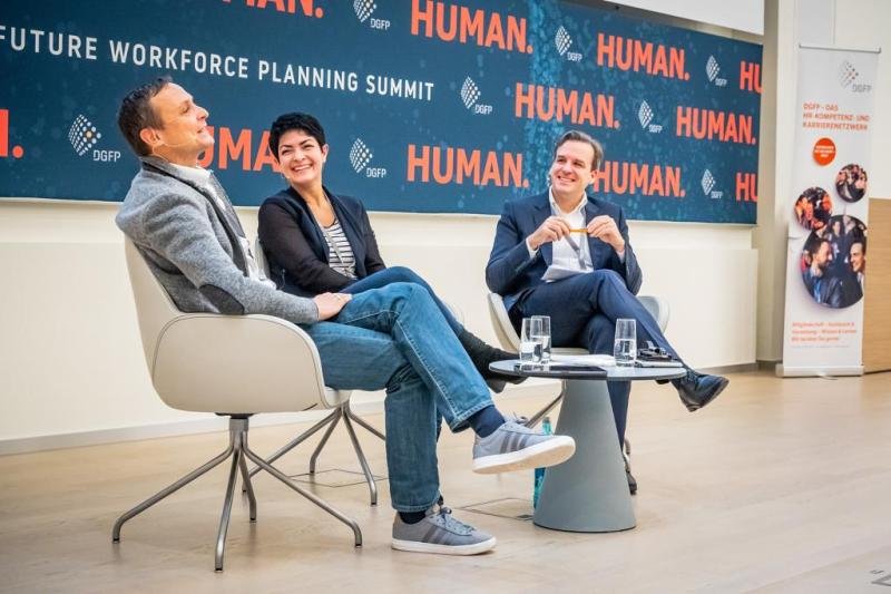 Jochen Menges moderating a panel discussion at The Future Workforce Planning Summit
