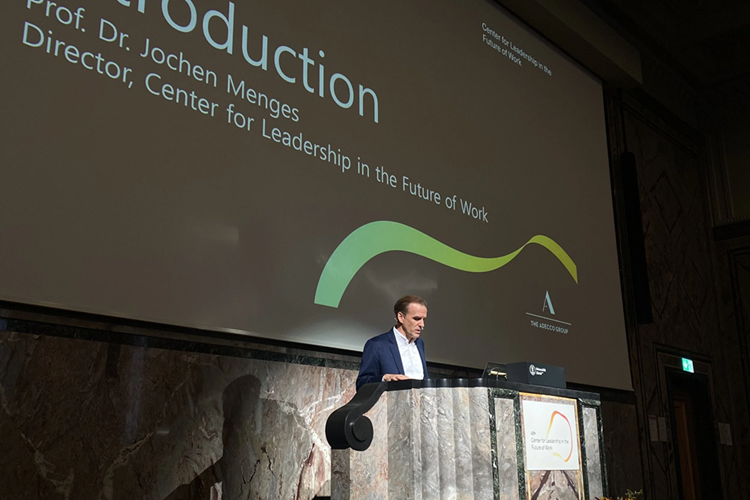 Jochen Menges leading the introduction at the "Leadership in the Future of Work" Lecture Series