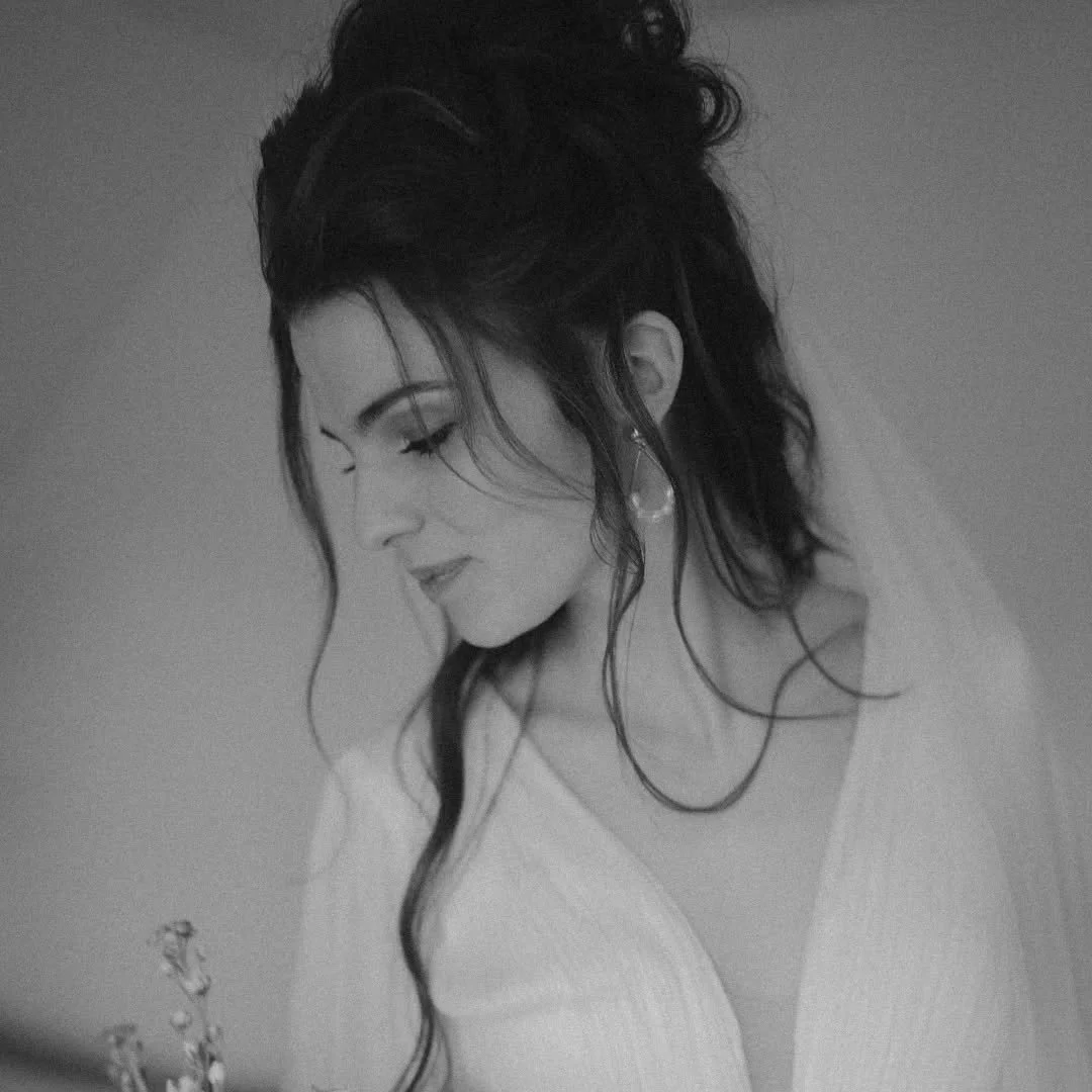 Black &amp; White Brides love! 🖤🤍
&bull;
&bull;
&bull;
#b&amp;w #bridalmakeupartist #bridalinspo #instabride #bridalhairstylist