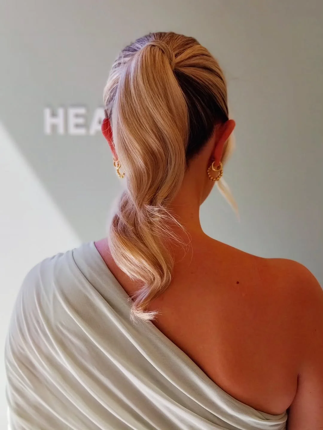 The slick ponytail - timeless elegance! ✨️
&bull;
&bull;
&bull;
#headlinehairbeauty
#slickponytails #weddingguesthair #eventstylist
