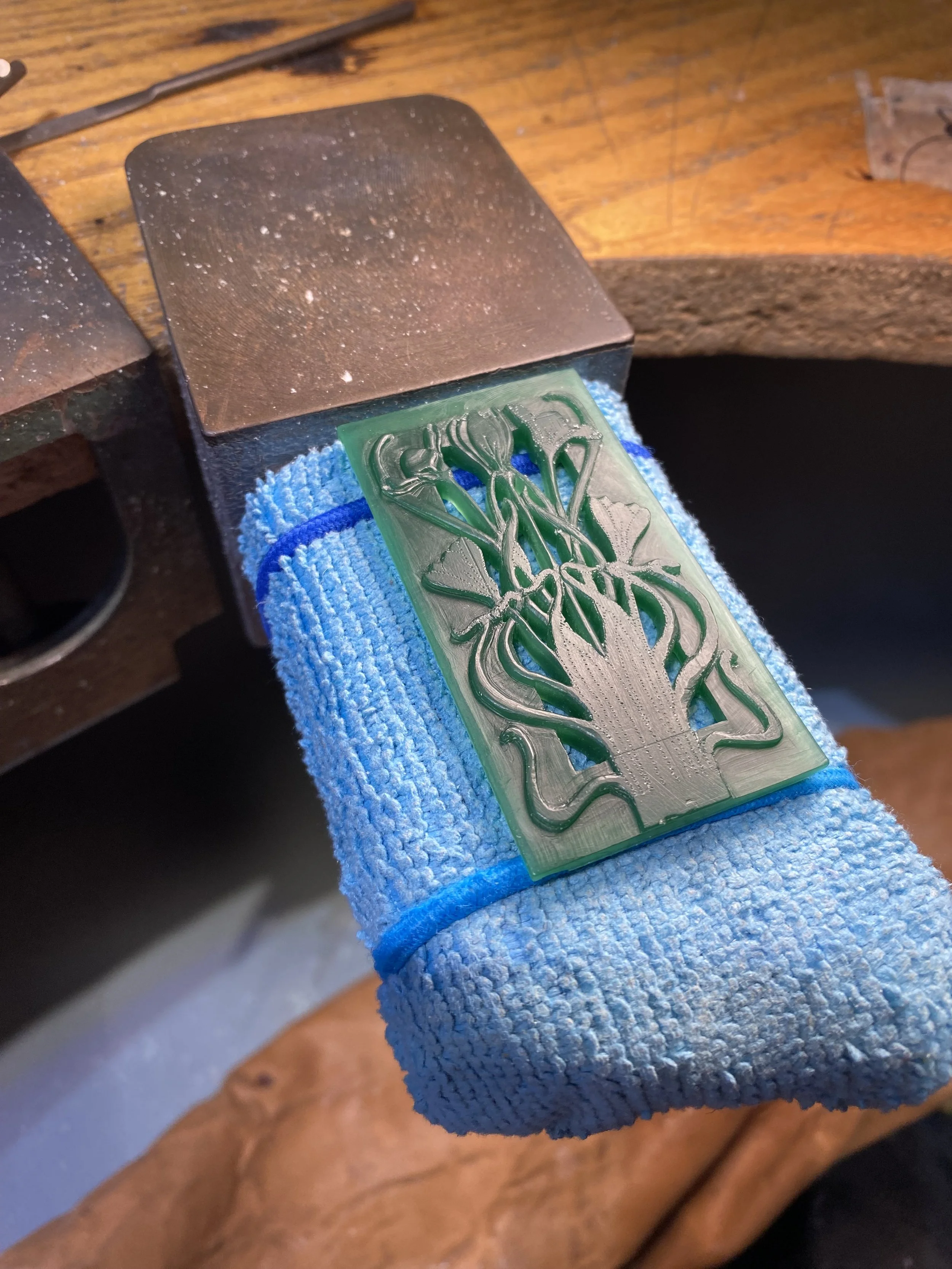 I really wanted to push my carving capabilities to see if I would be possible of creating an Art Nouveau style piece of jewellery! 