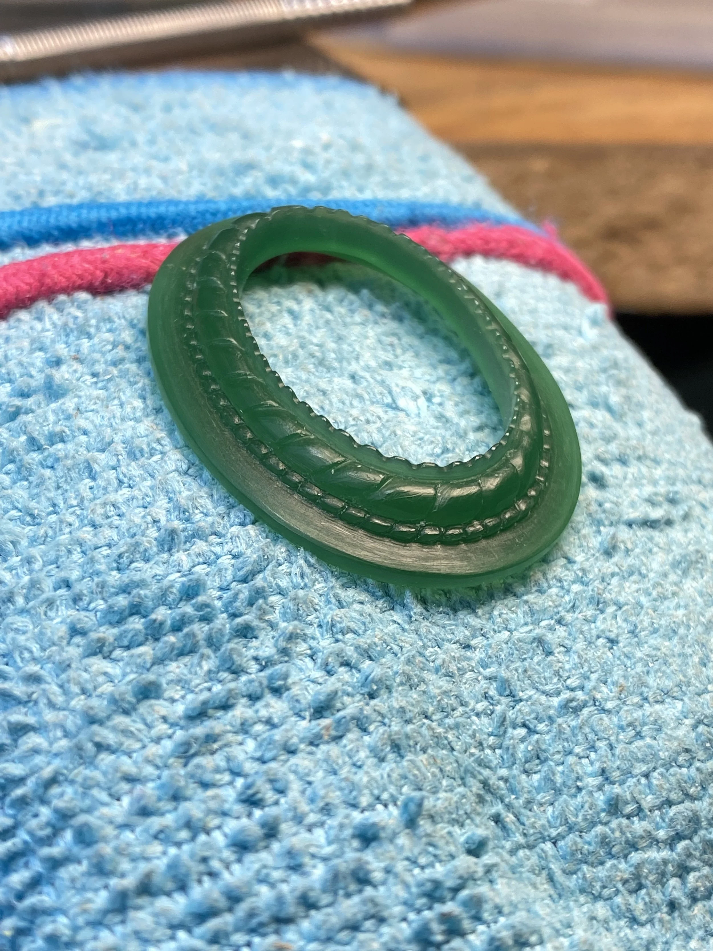 Here you can see the rope in more detail. I have left the edge beveled and included a 'pie-crust' rippled inner edge to the frame. 