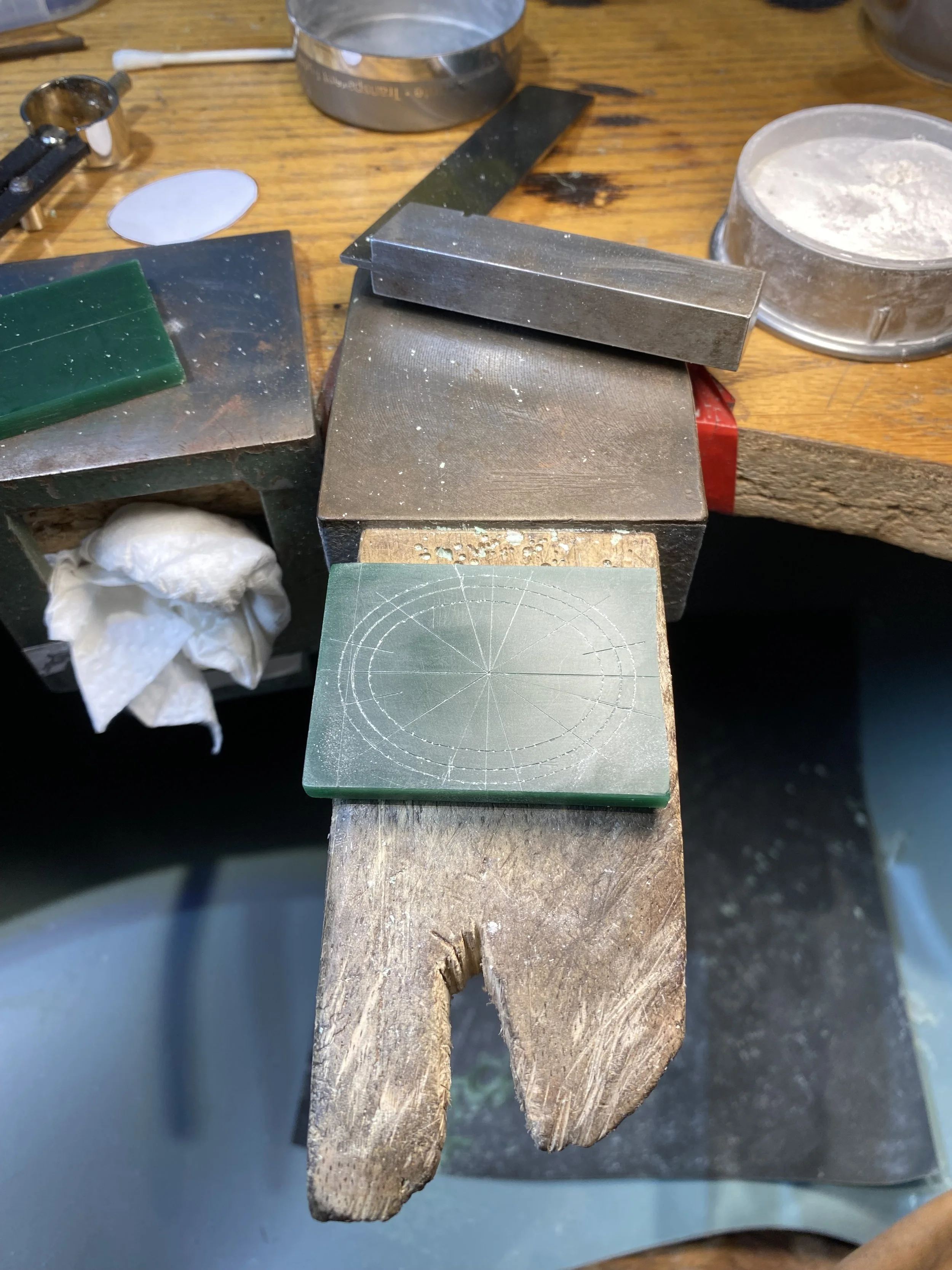 OK... so we have a couple of rectangular frames and now a square-ish one... lets make an oval one! 