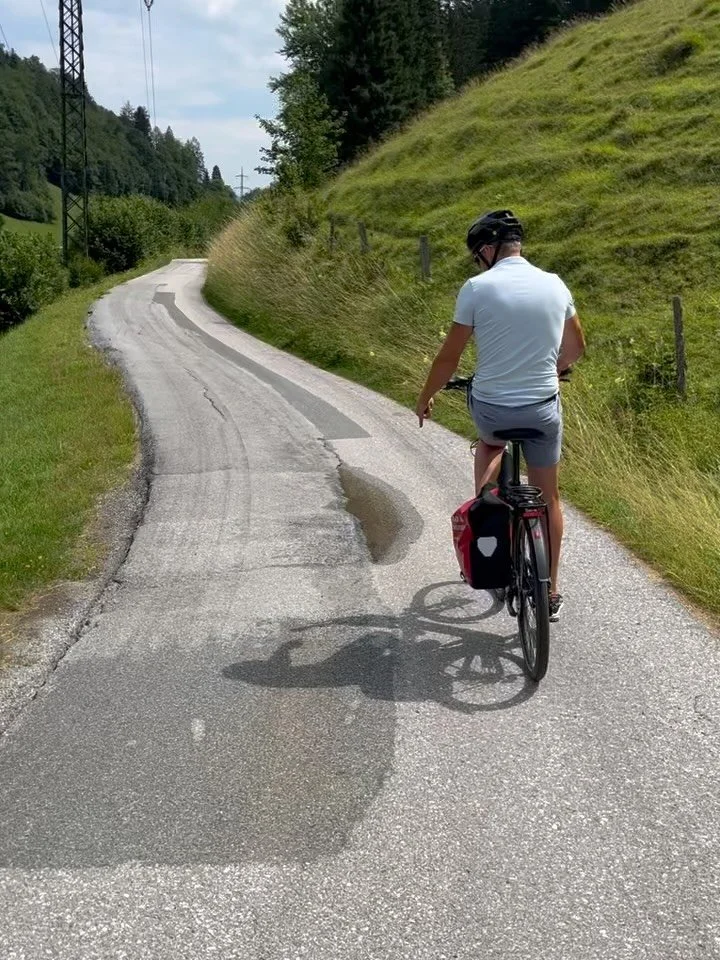 Vilket land vill du planera din n&auml;sta cykelresa till 💕🚴🏻😊
&Ouml;sterrike, Alsace, Toscana, Moseldalen, Portugal, Bodensj&ouml;n eller varf&ouml;r inte Champagne 🥂 🚴🏻